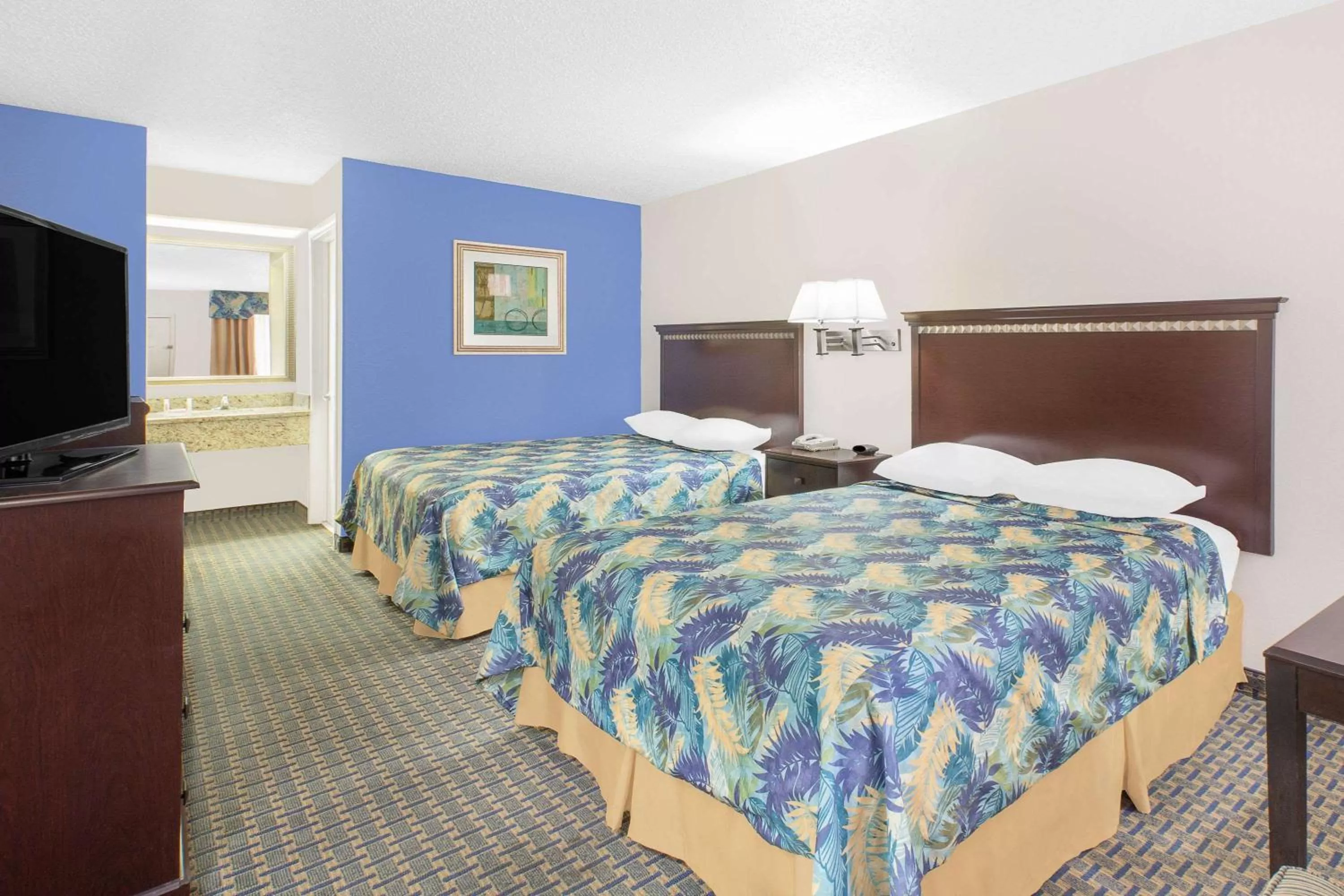 Photo of the whole room, Bed in Super 8 by Wyndham Corpus Christi