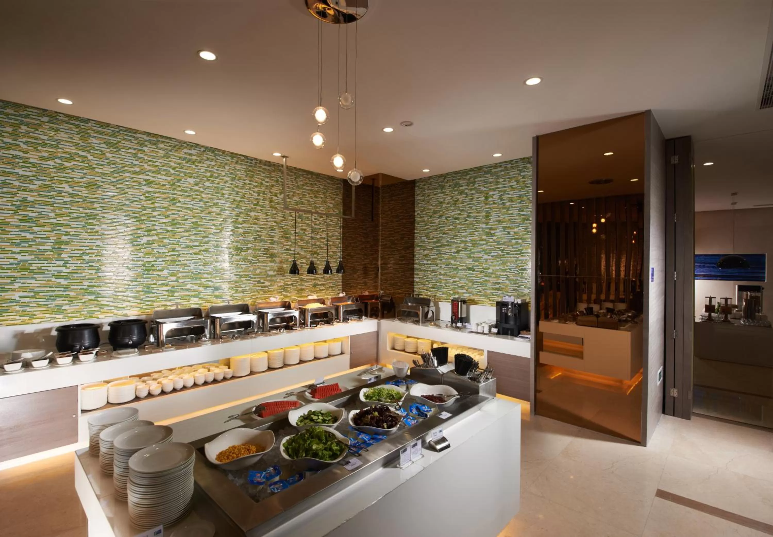 Breakfast in Holiday Inn Express Luoyang City Center by IHG