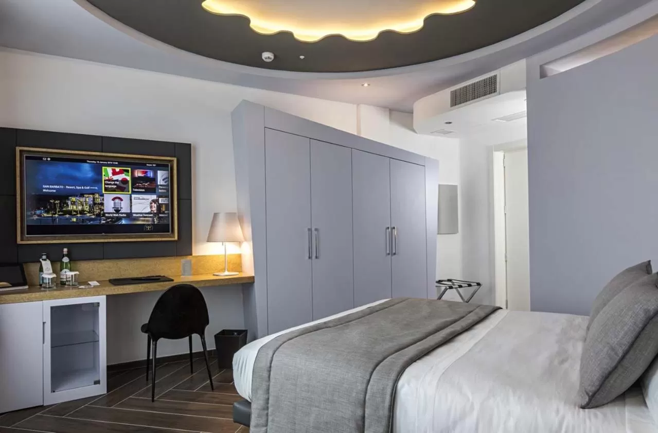 TV and multimedia, Bed in Borgo San Barbato Resort Spa & Golf