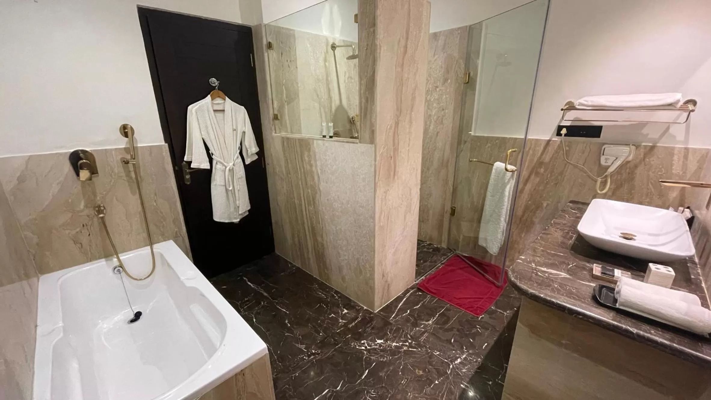 Bathroom in Span Resort and Spa, Manali