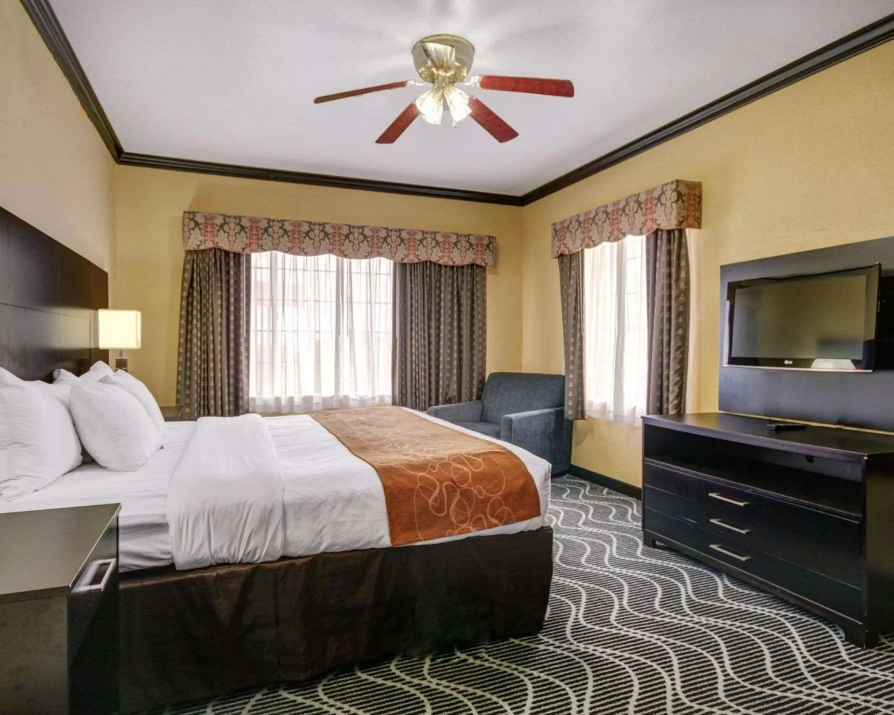 Photo of the whole room in Comfort Suites Lake Ray Hubbard