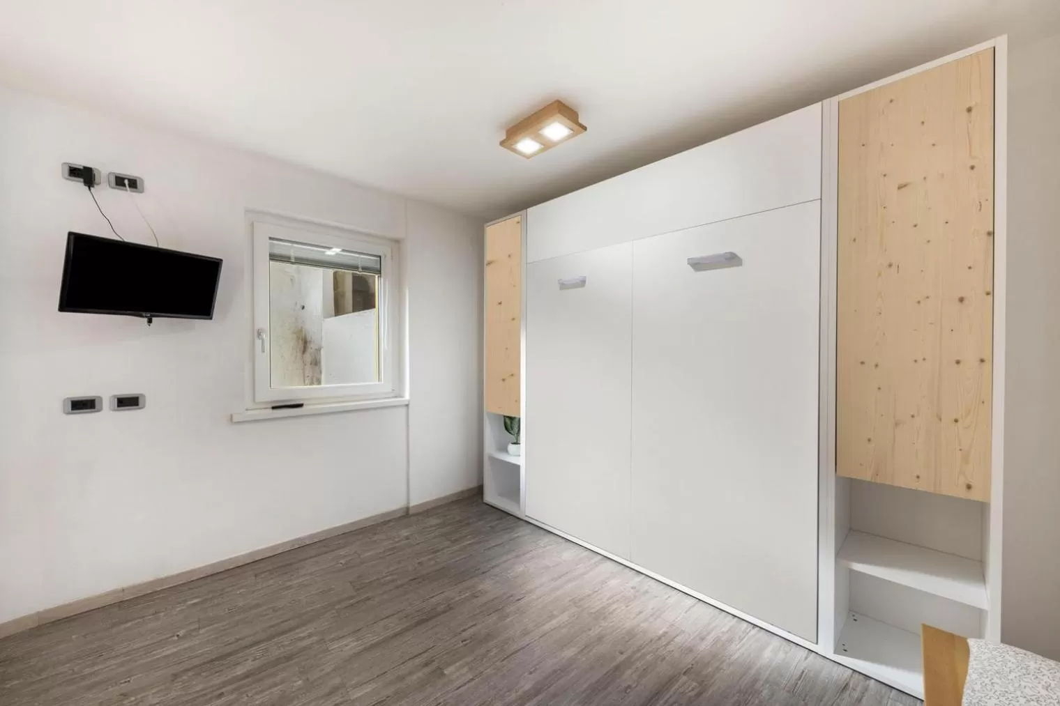 TV/Entertainment Center in CASA PARE' B&B