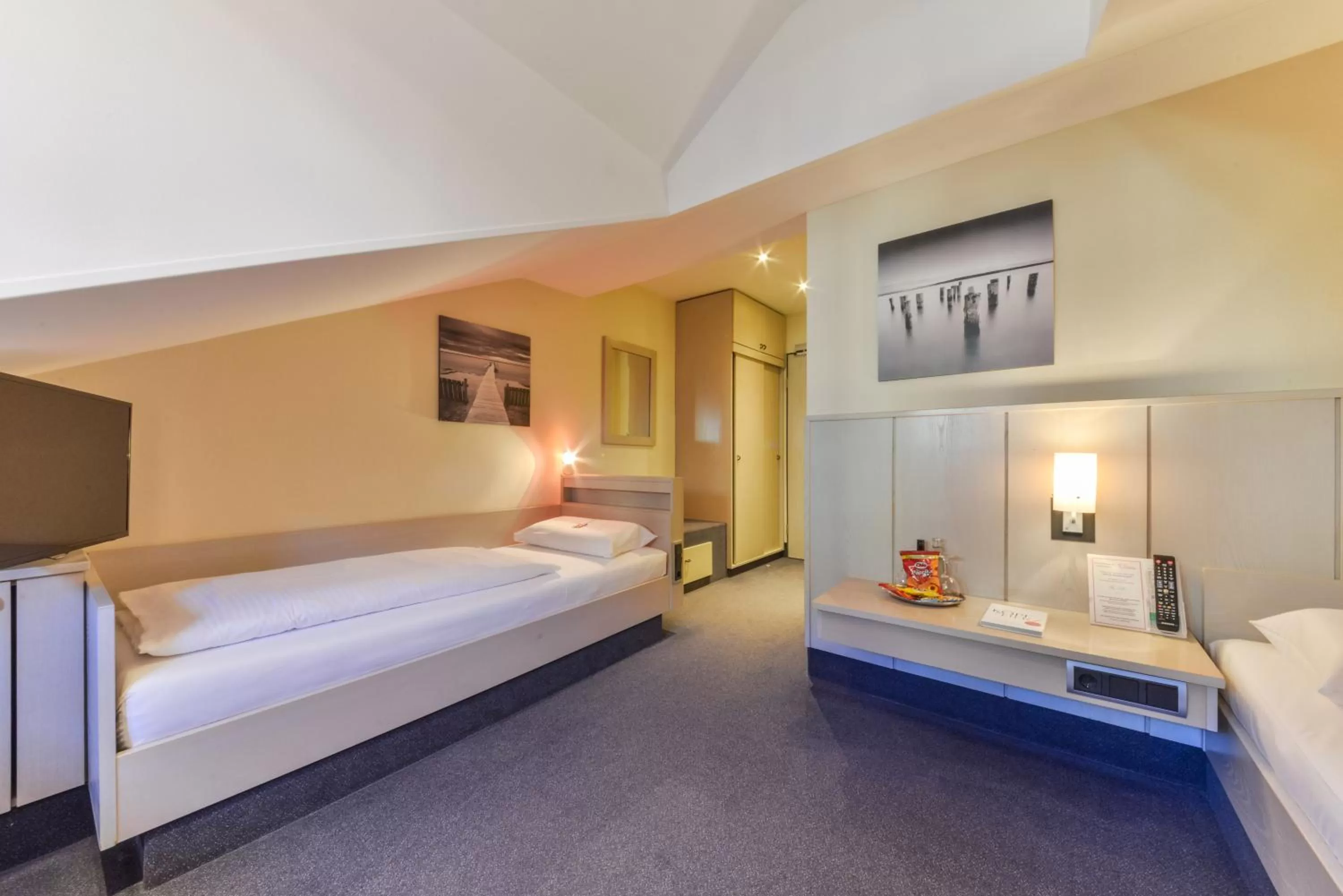 Photo of the whole room, Bed in Hotel Schiller