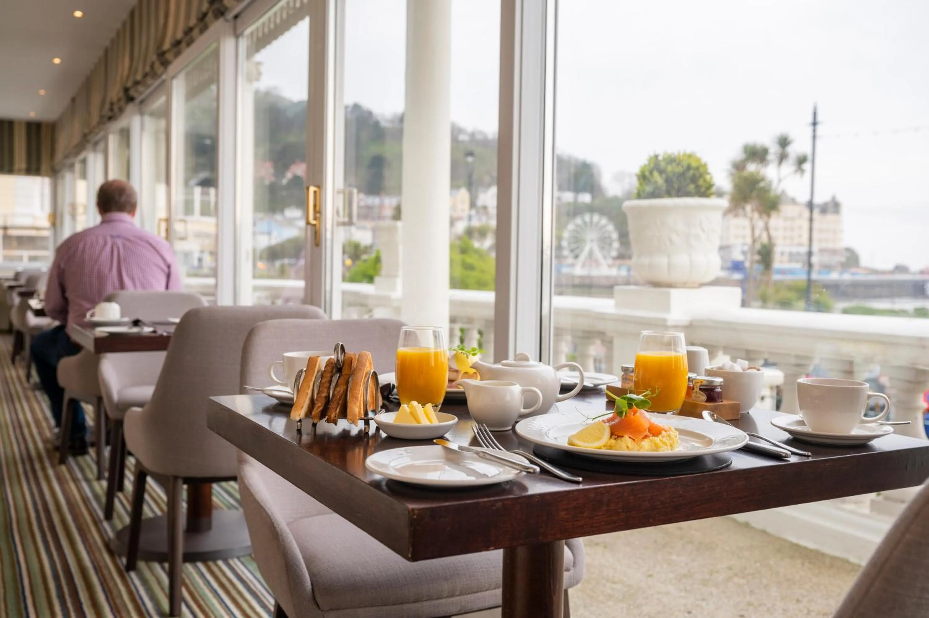 Restaurant/places to eat in St George's Hotel - Llandudno