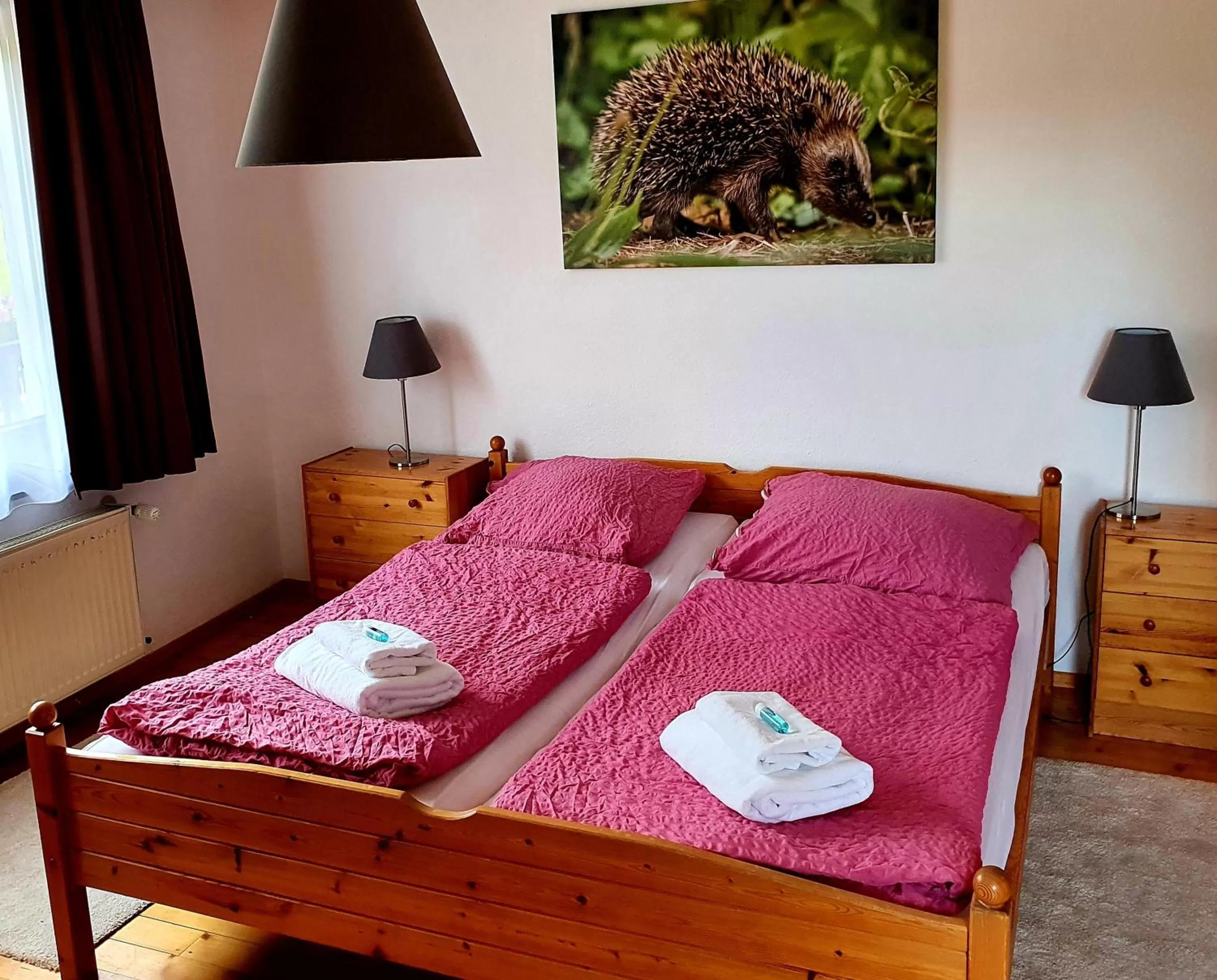 Bedroom, Bed in Grüner Baum