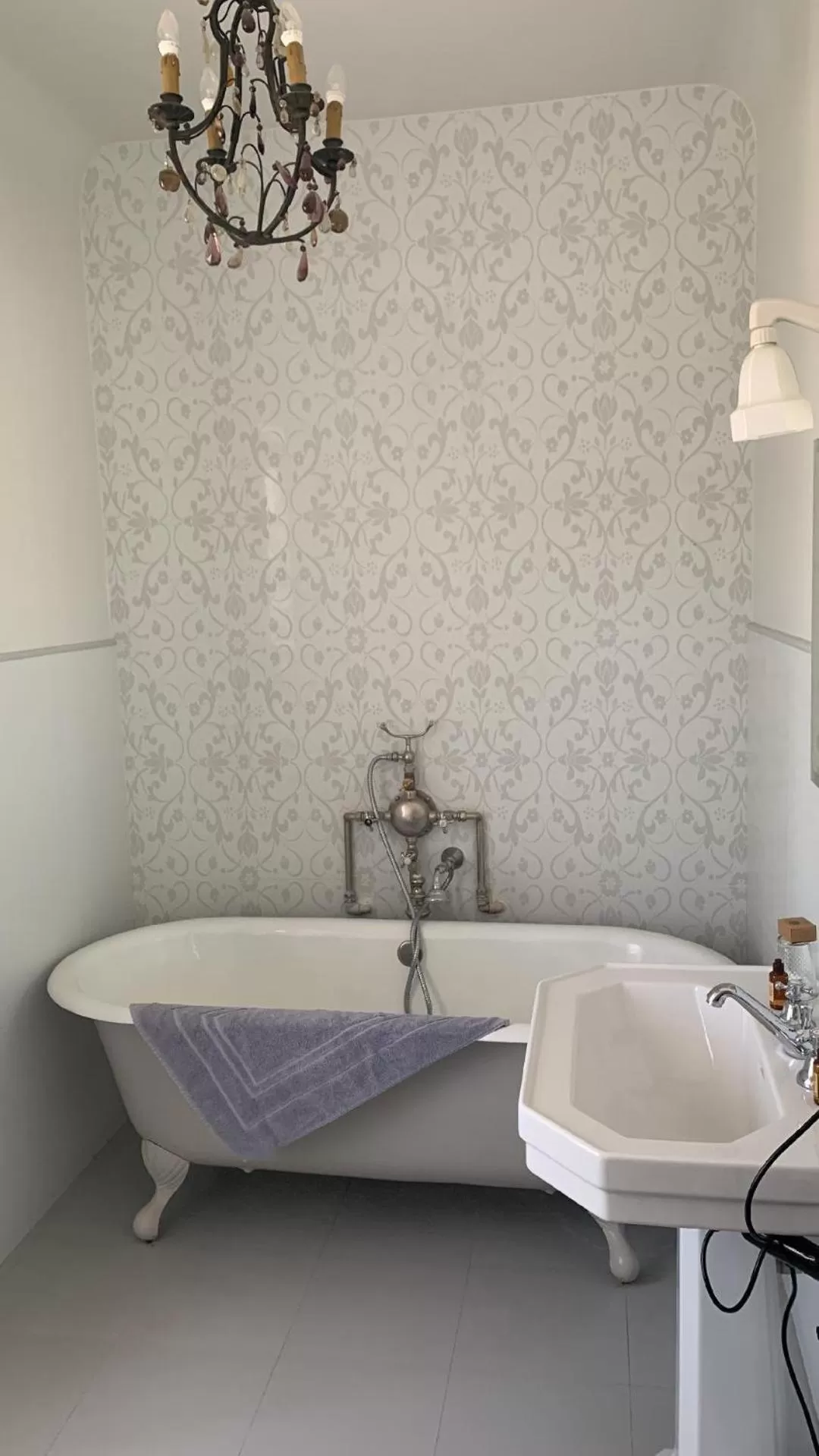 Bathroom in Le Manoir de Beaumarchais