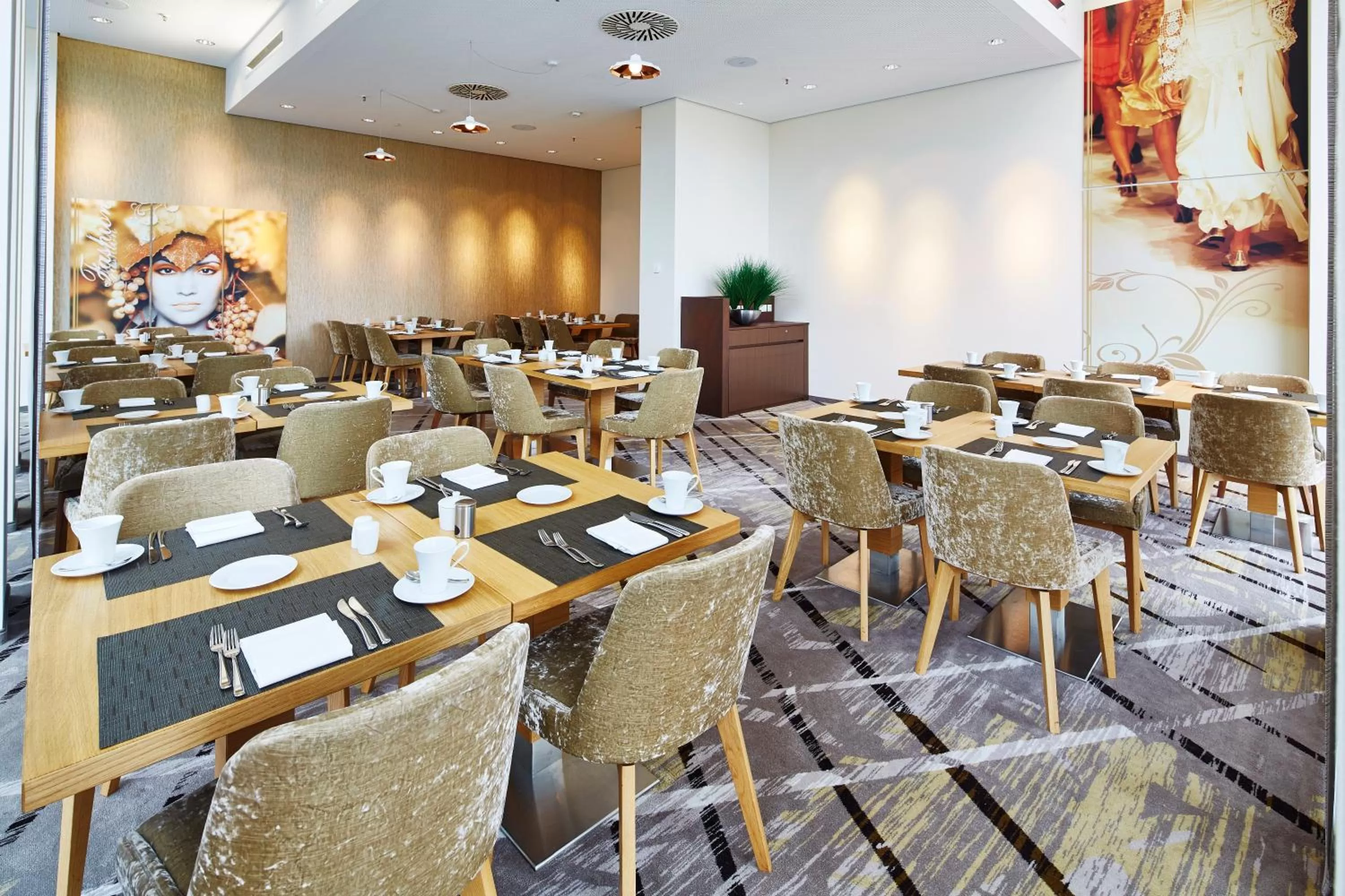 Restaurant/places to eat in Steigenberger Hotel Am Kanzleramt