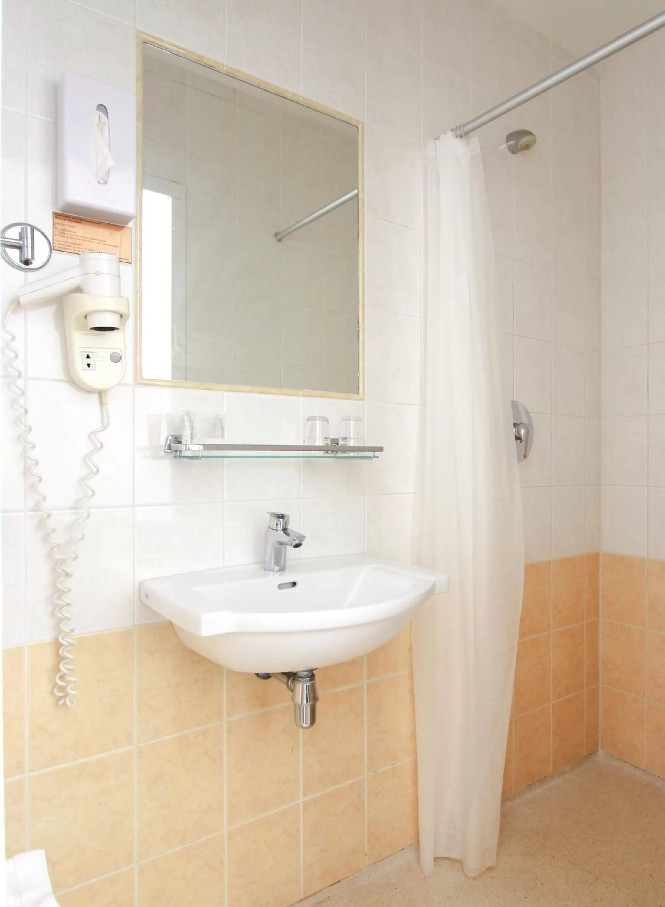 Bathroom in Ambassador City Centre Hotel