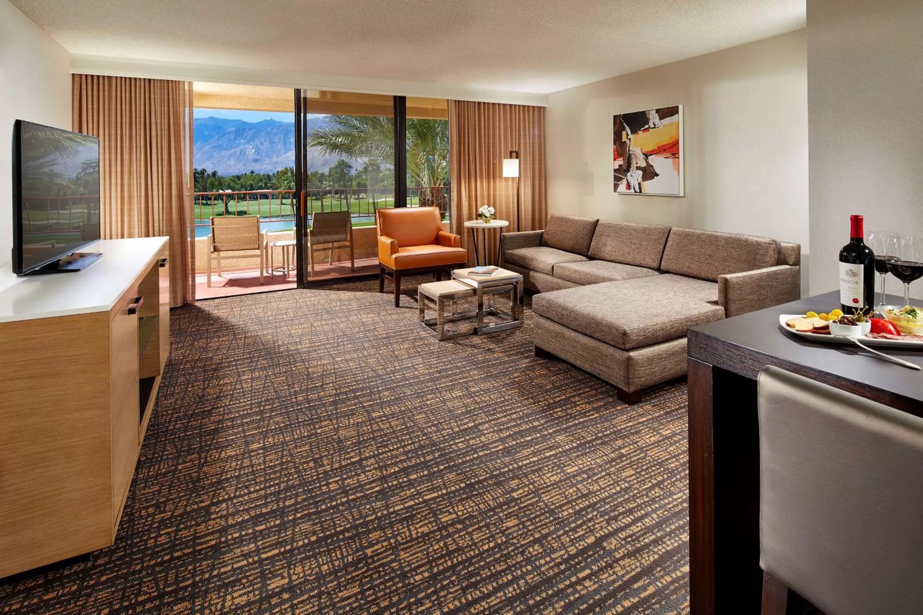 Living room in DoubleTree by Hilton Golf Resort Palm Springs
