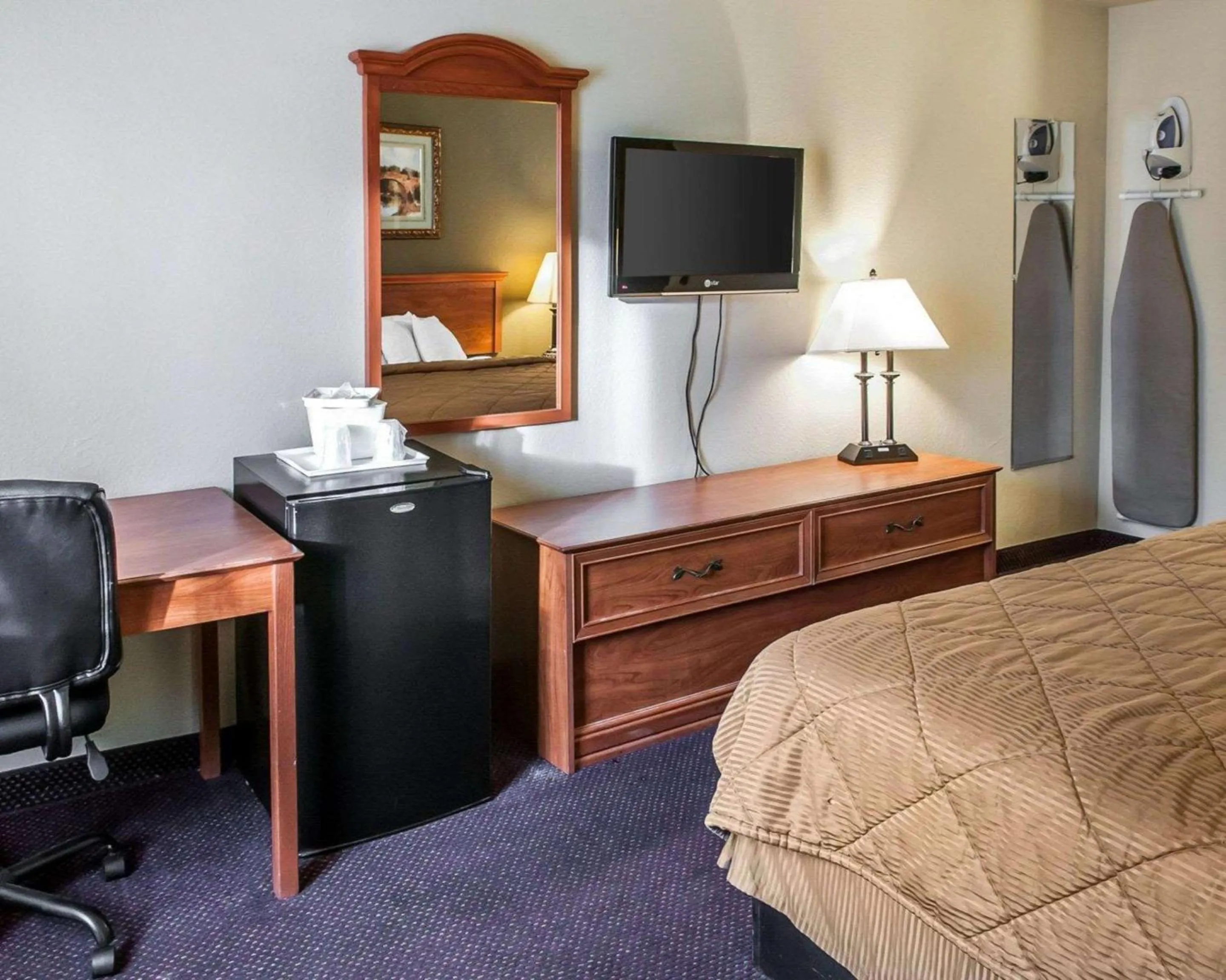 Photo of the whole room in Rodeway Inn Espanola