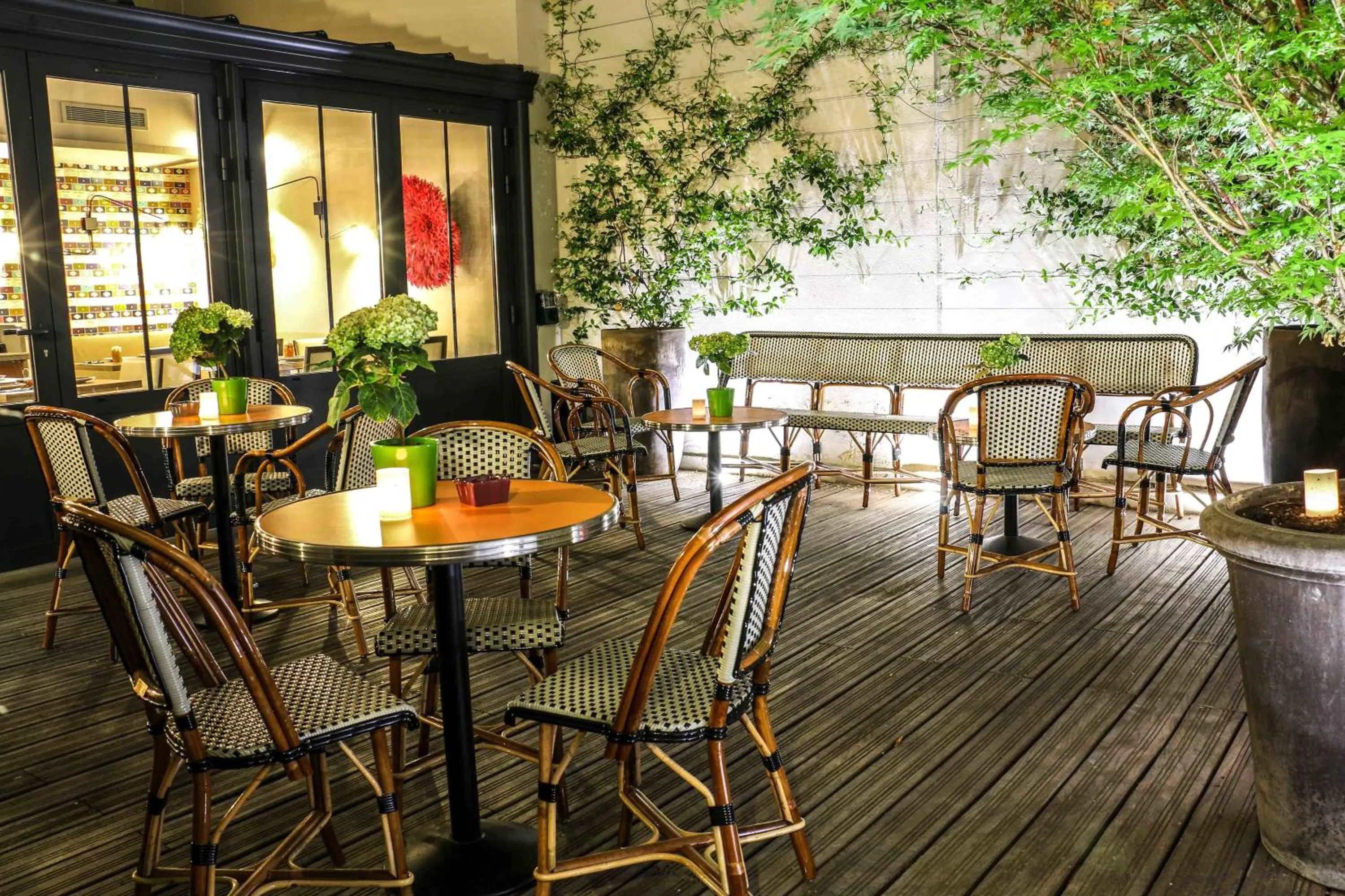 Patio in Hôtel Vic Eiffel