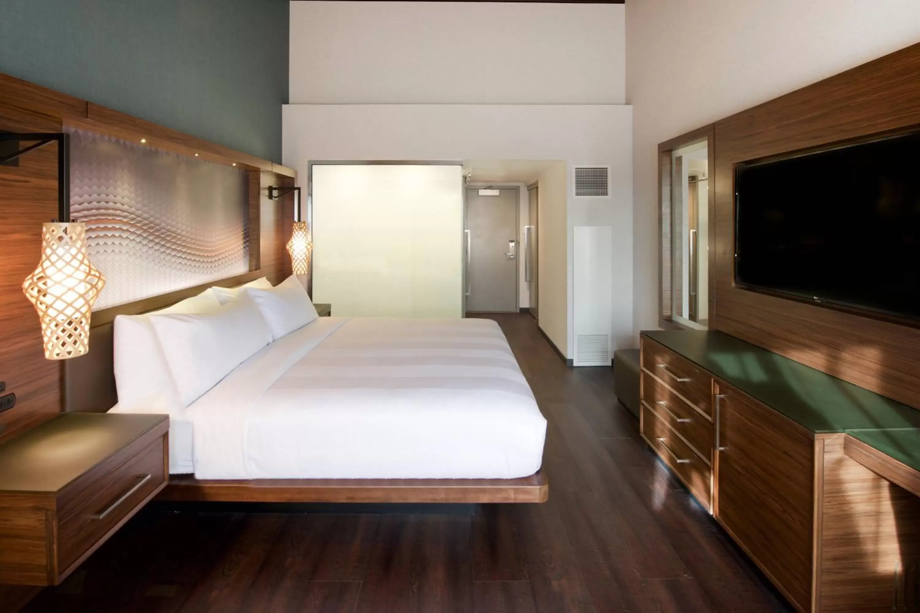 King Room with Adapted Tub - Mobility Accessible in Seattle Airport Marriott King Room with Adapted Tub - Mobility Accessible in Seattle Airport Marriott