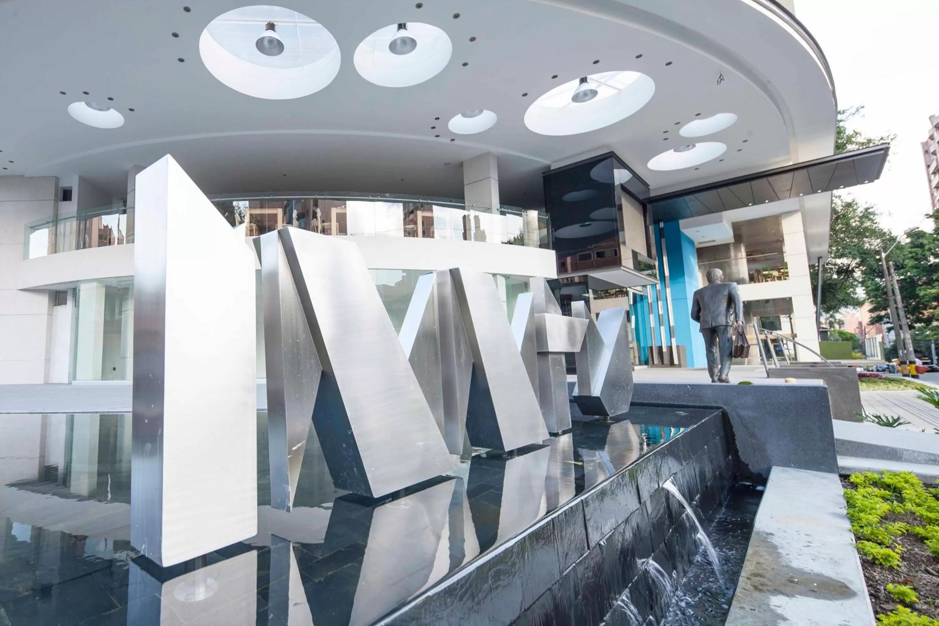 Facade/entrance in Inntu Hotel