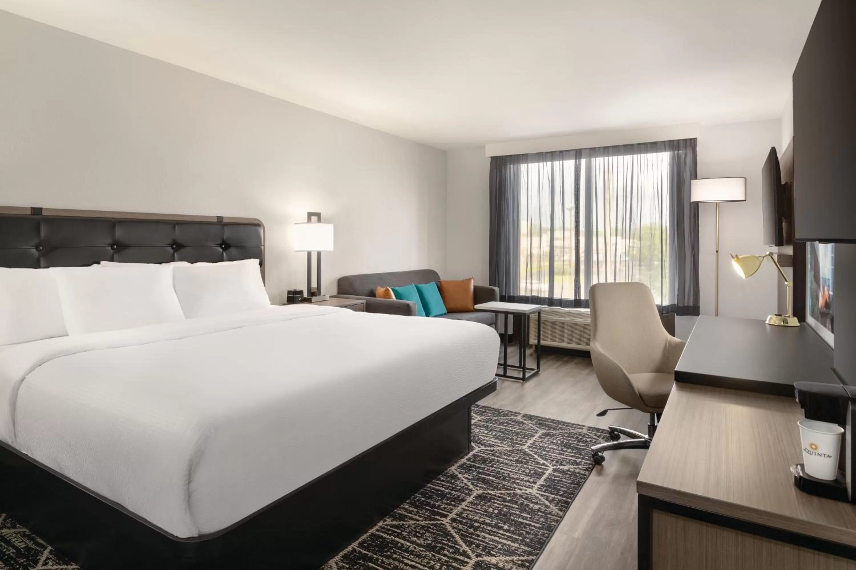 Photo of the whole room, Bed in La Quinta inn & suites by Wyndham Dothan