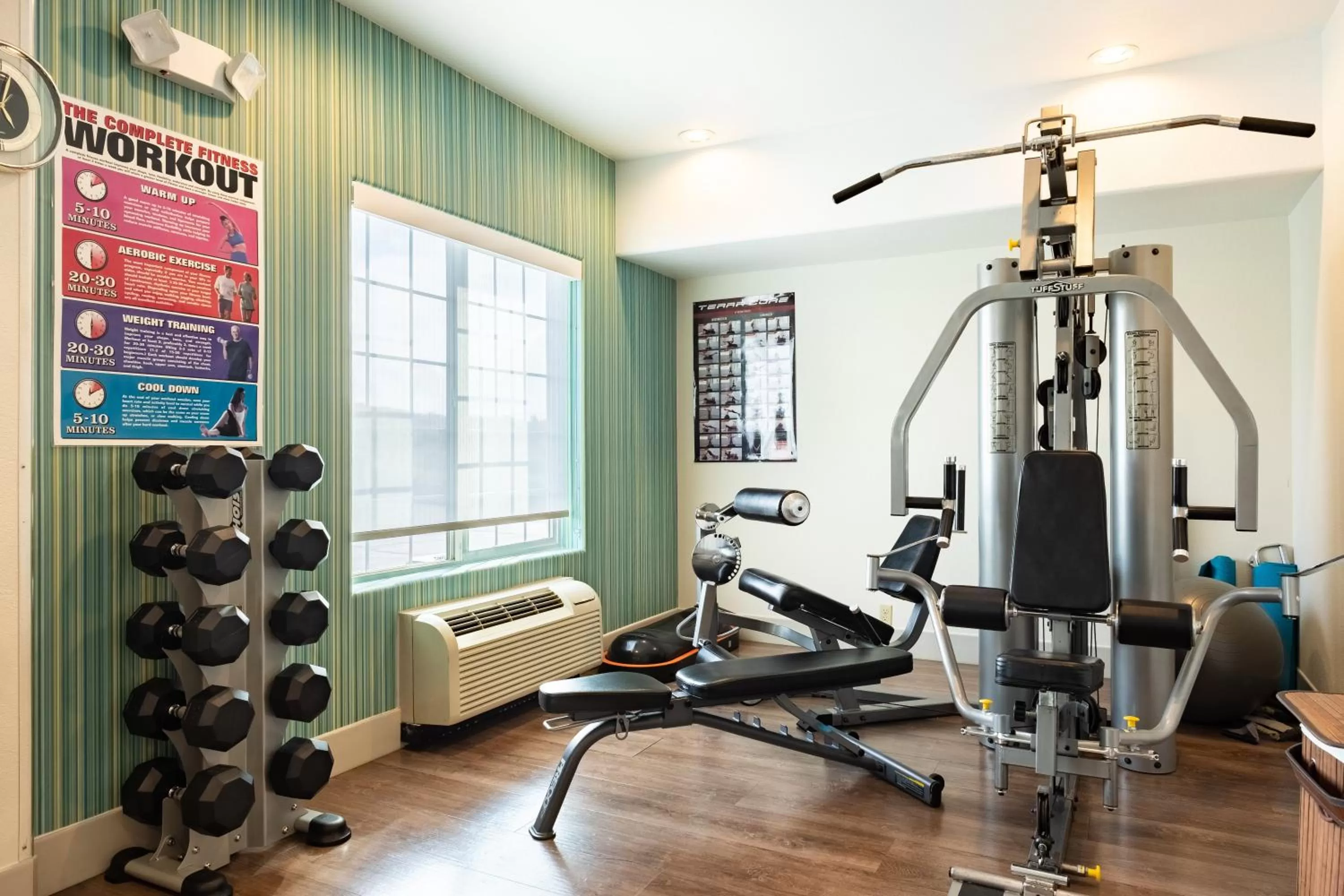Fitness centre/facilities in Holiday Inn Express Hotel & Suites Evanston by IHG