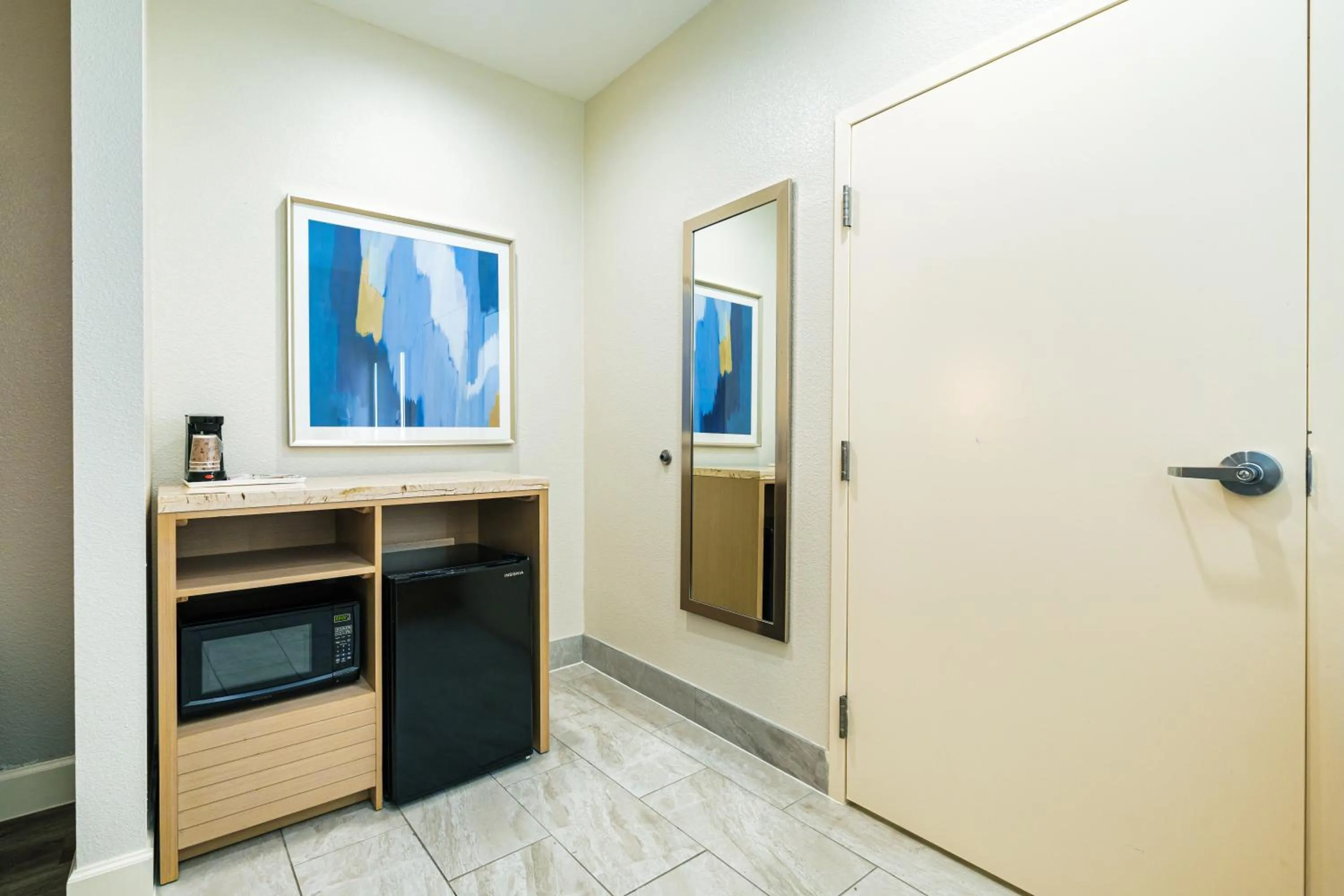 Coffee/tea facilities in Palace Inn Blue-IAH East