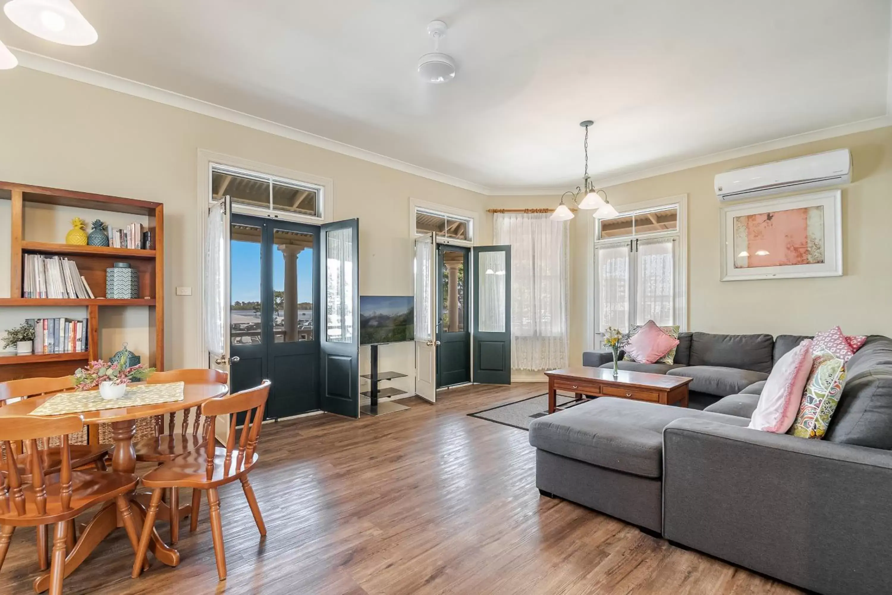 Apartment with Balcony in Ballina Heritage Inn Apartment with Balcony in Ballina Heritage Inn