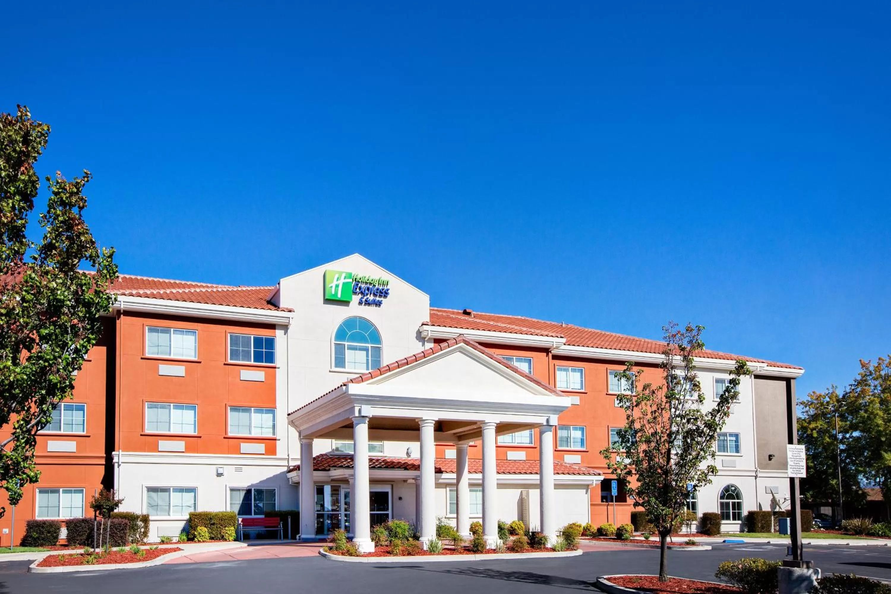 Property building in Holiday Inn Express Hotel & Suites Oroville Southwest by IHG