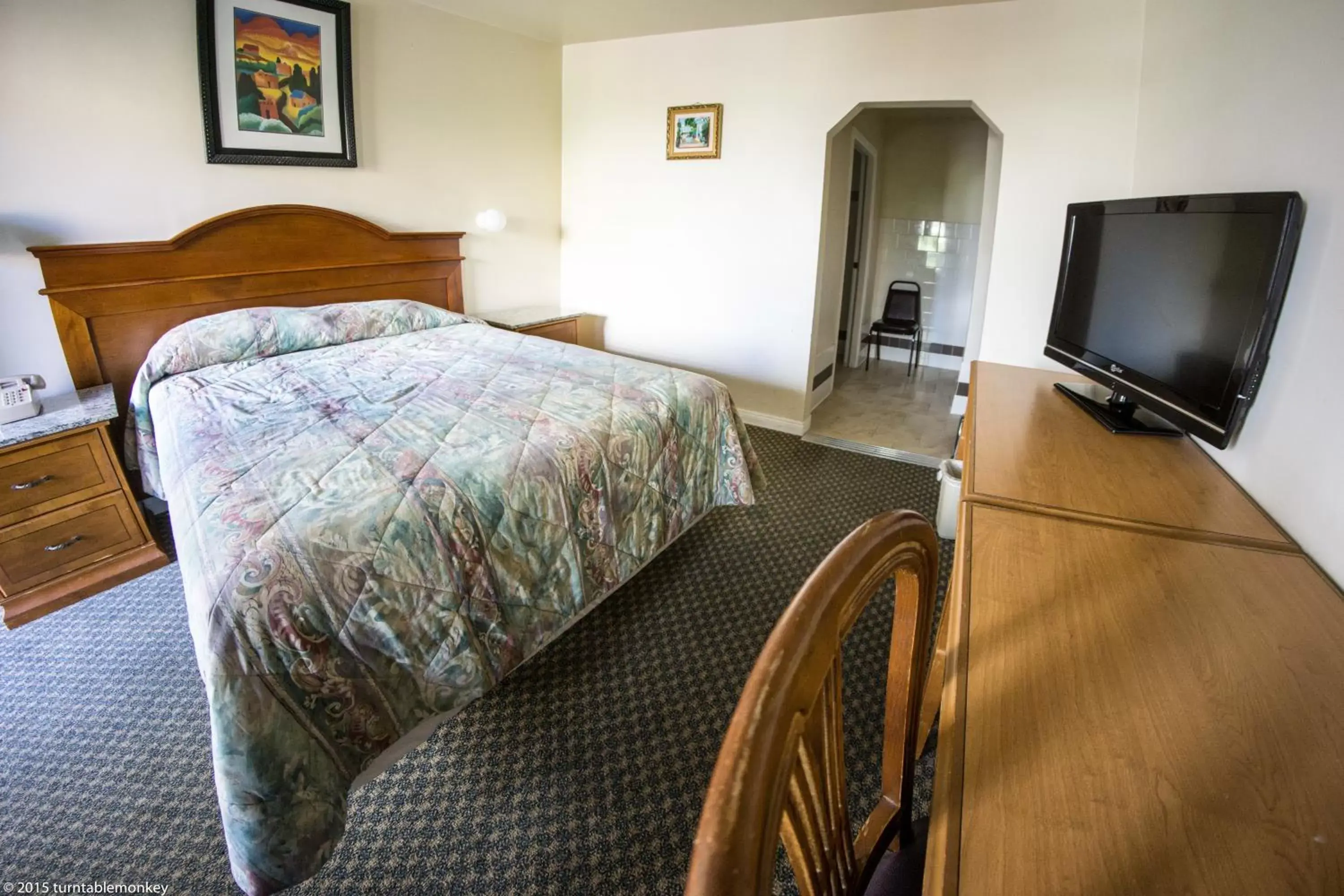 Queen Room in Hollywood La Brea Inn Queen Room in Hollywood La Brea Inn