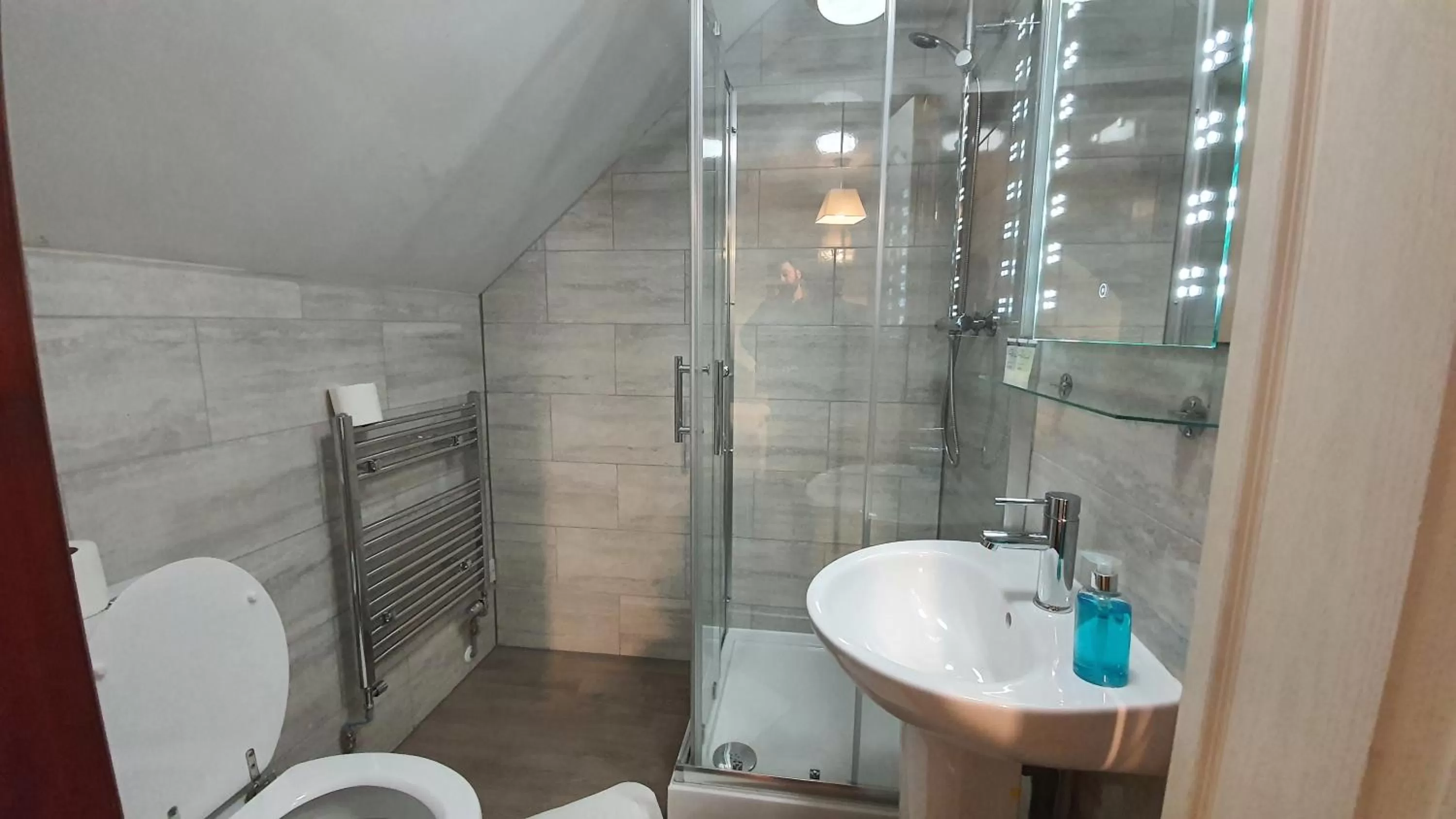 Shower in Little Foxes Hotel & Gatwick Airport Parking