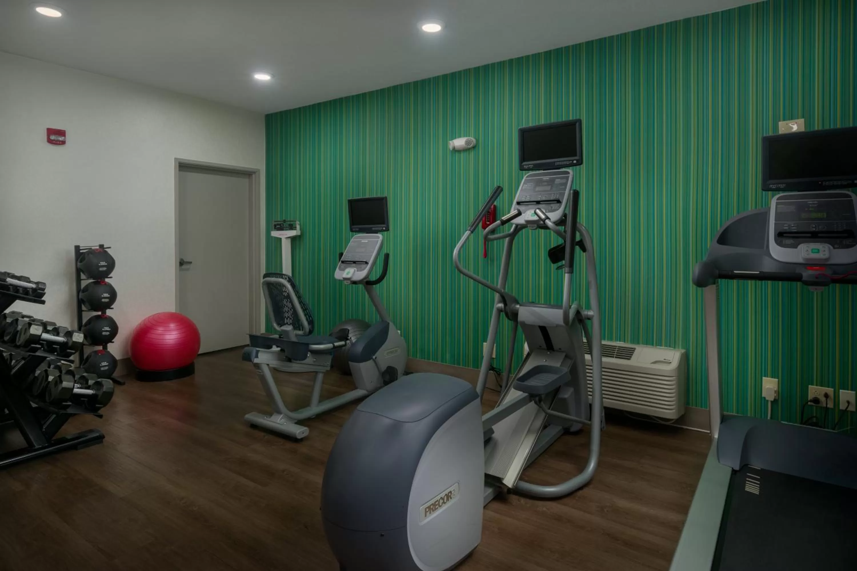Fitness centre/facilities in Holiday Inn Express Lawrence by IHG