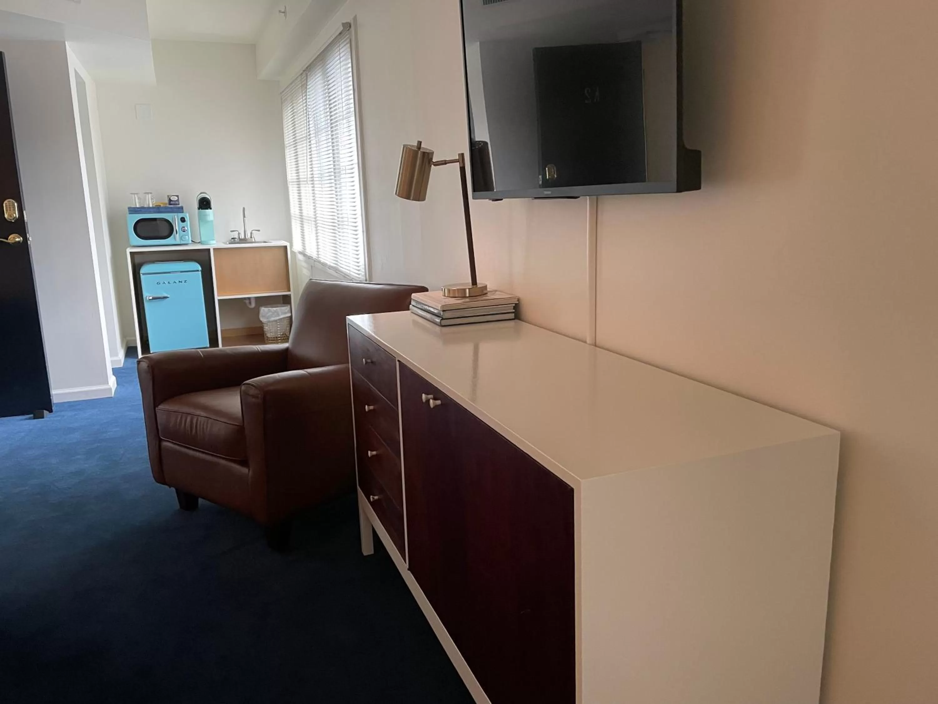 The Argus Hotel & Cocktail Lounge