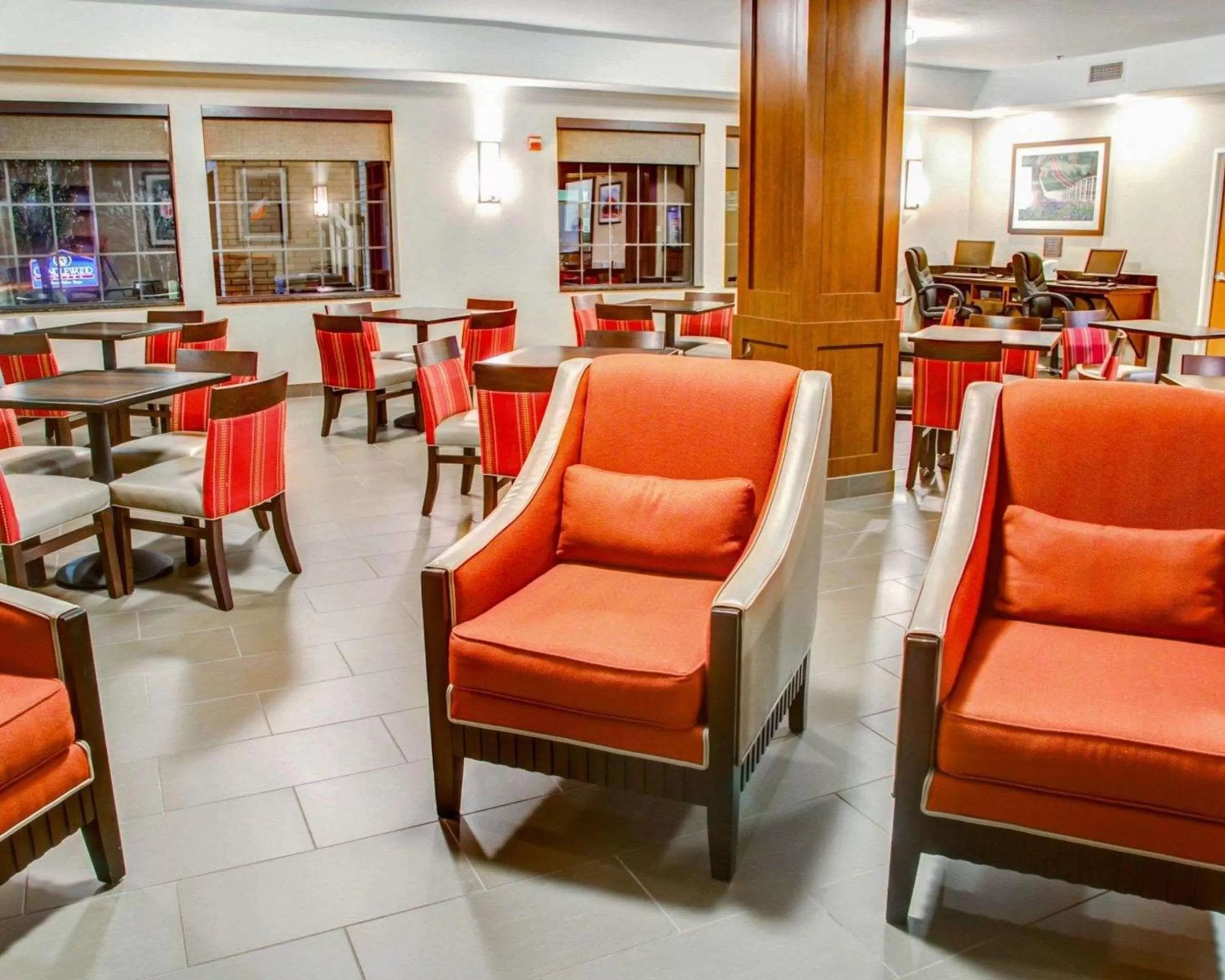 Restaurant/places to eat in Comfort Suites Tyler South