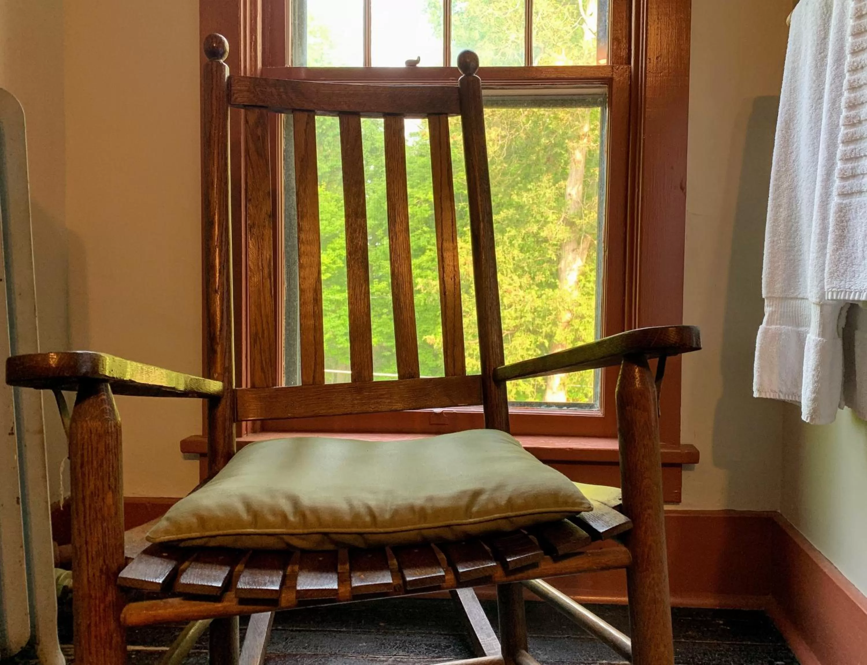 Seating Area in Lakeside Inn