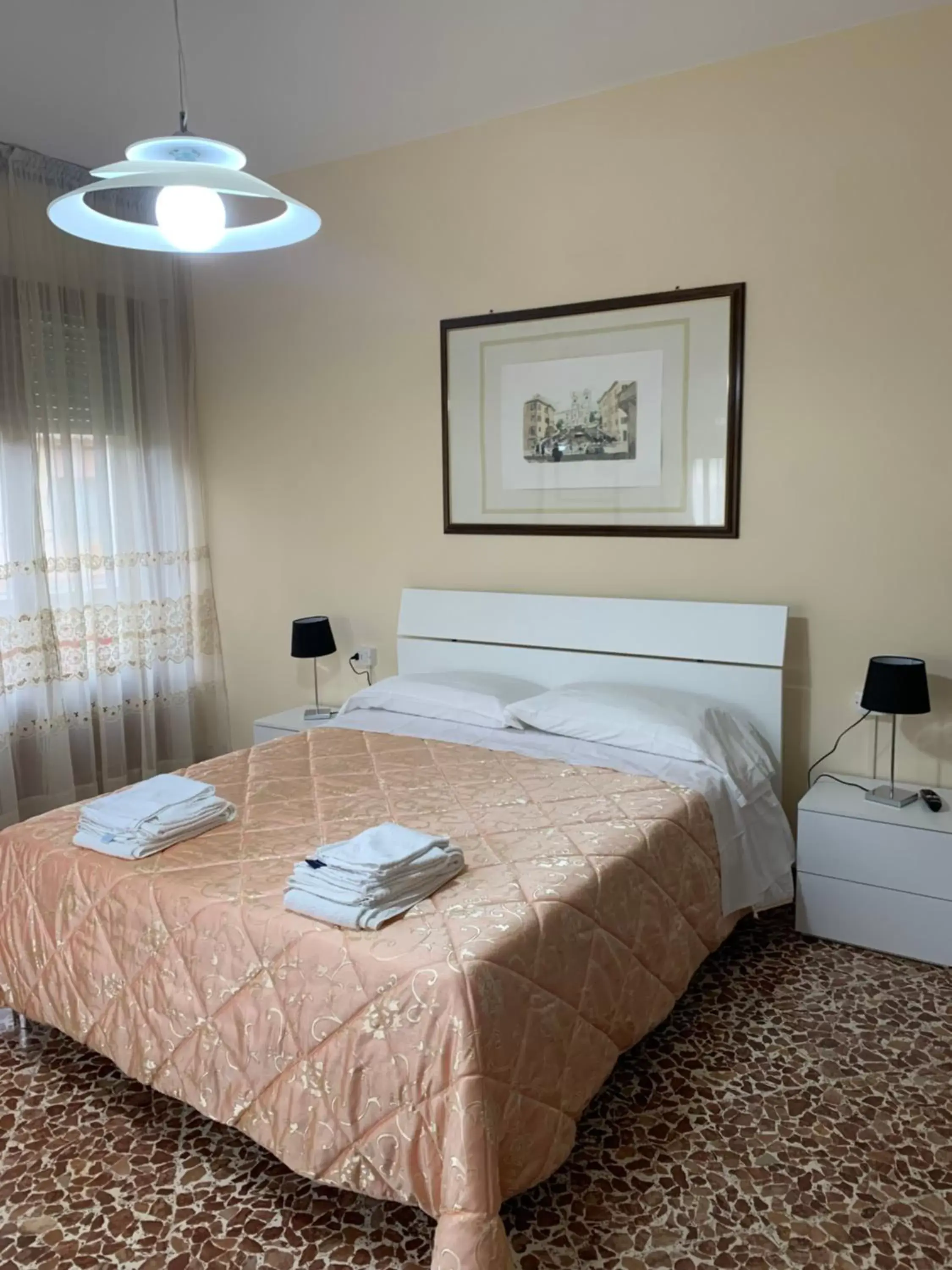 Double or Twin Room with Shared Bathroom - single occupancy in Hotel Chenno Double or Twin Room with Shared Bathroom - single occupancy in Hotel Chenno