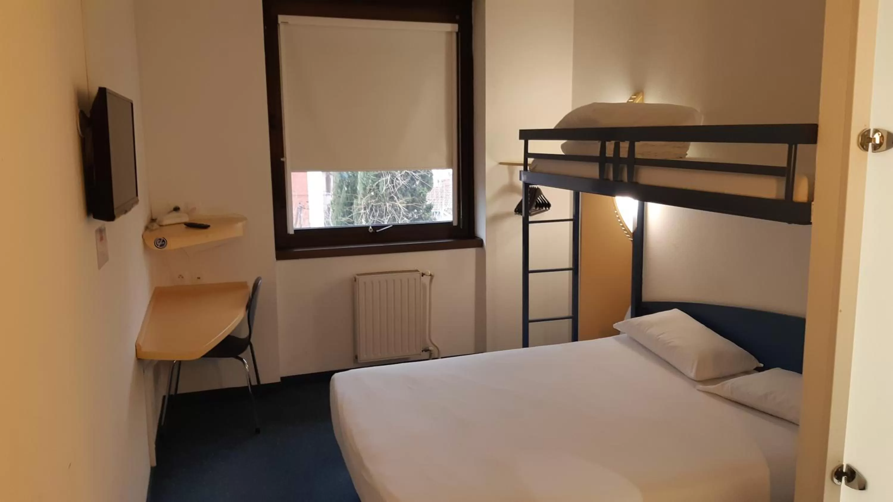 bunk bed, Bed in Kyriad Direct Montauban Centre