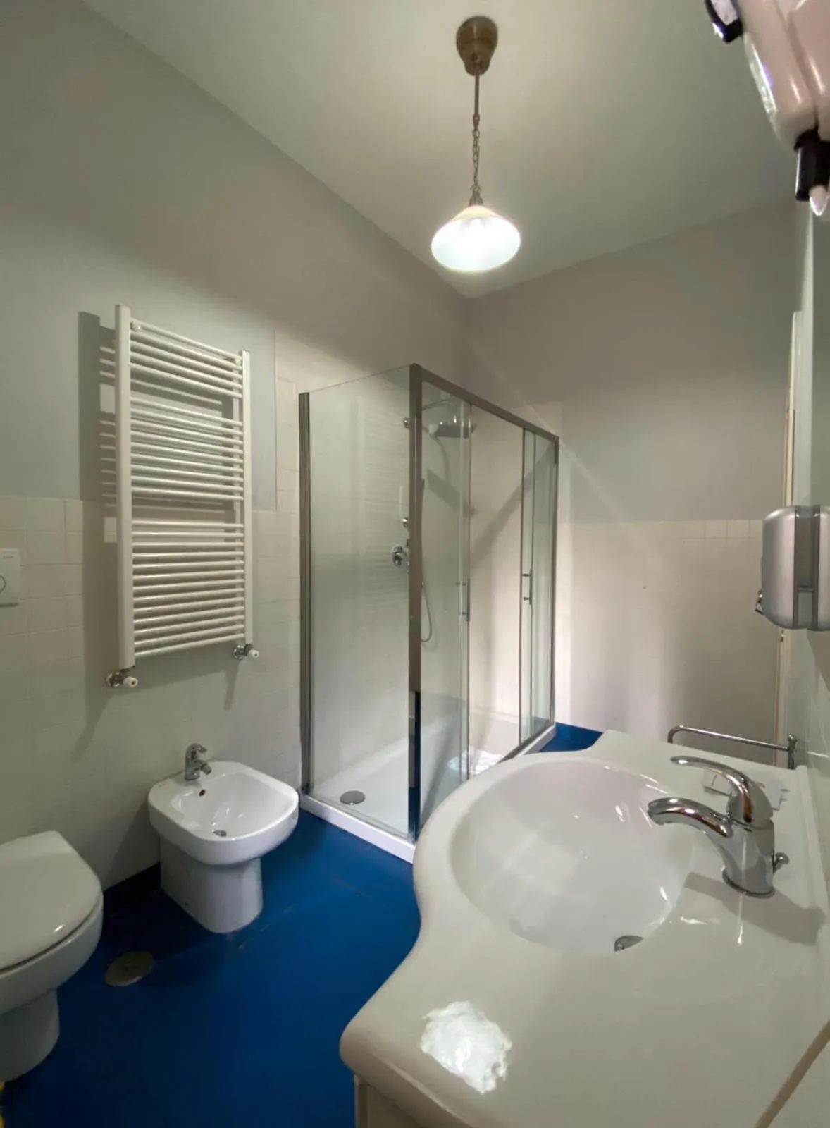 Bathroom in The Place In Rome Guest House