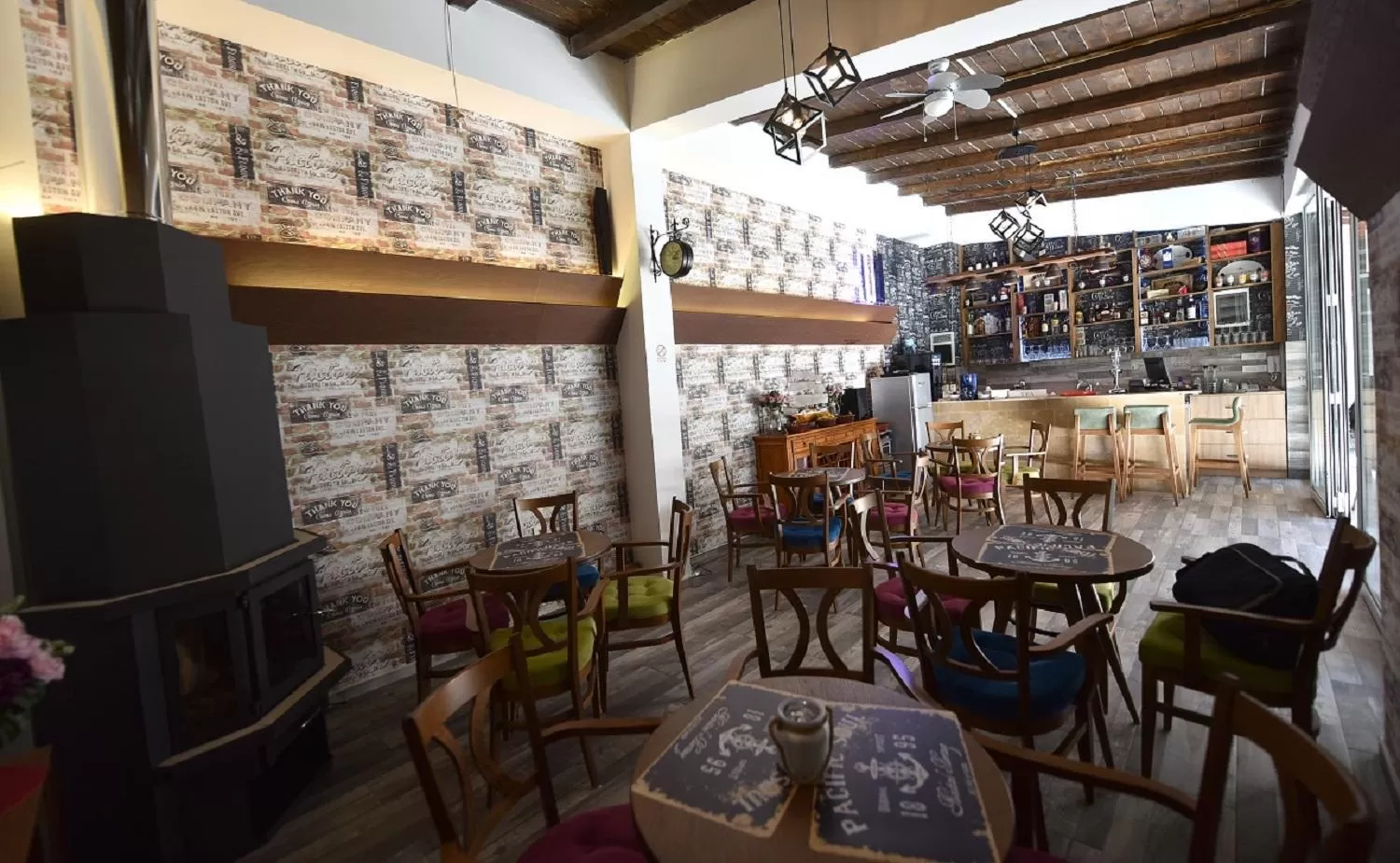 Villa Nina Hotel & Lounge bar