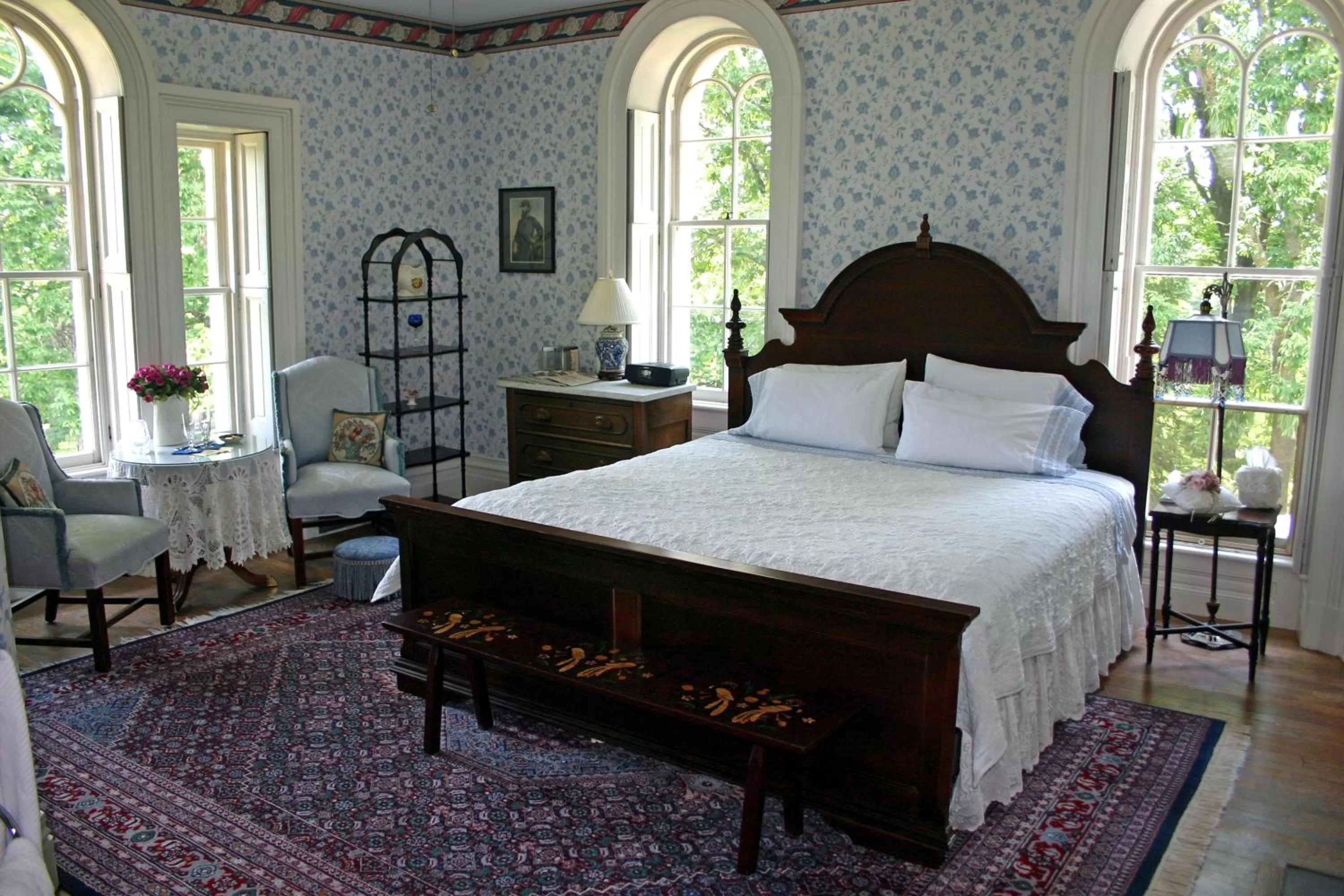 Photo of the whole room, Bed in Mayhurst Estate