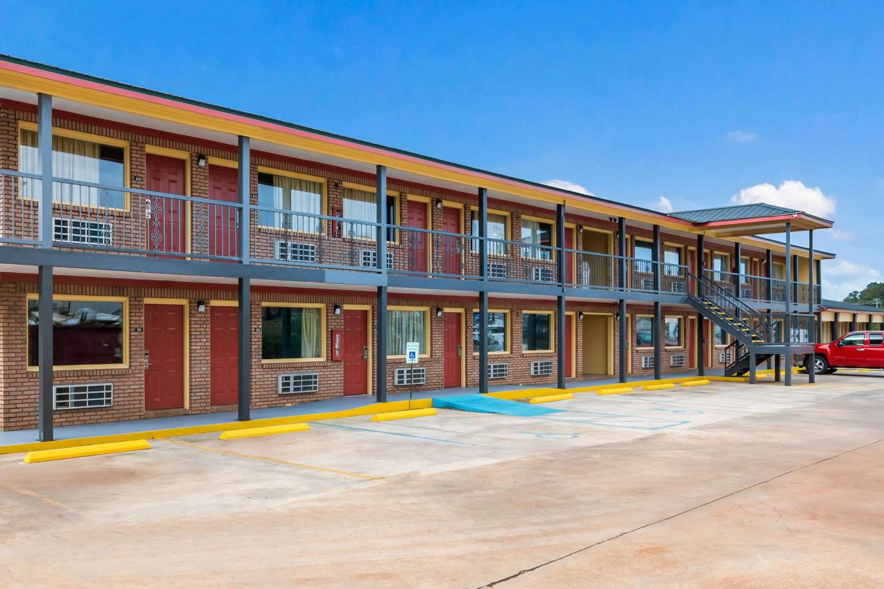 Property building in Econo Lodge Russellville
