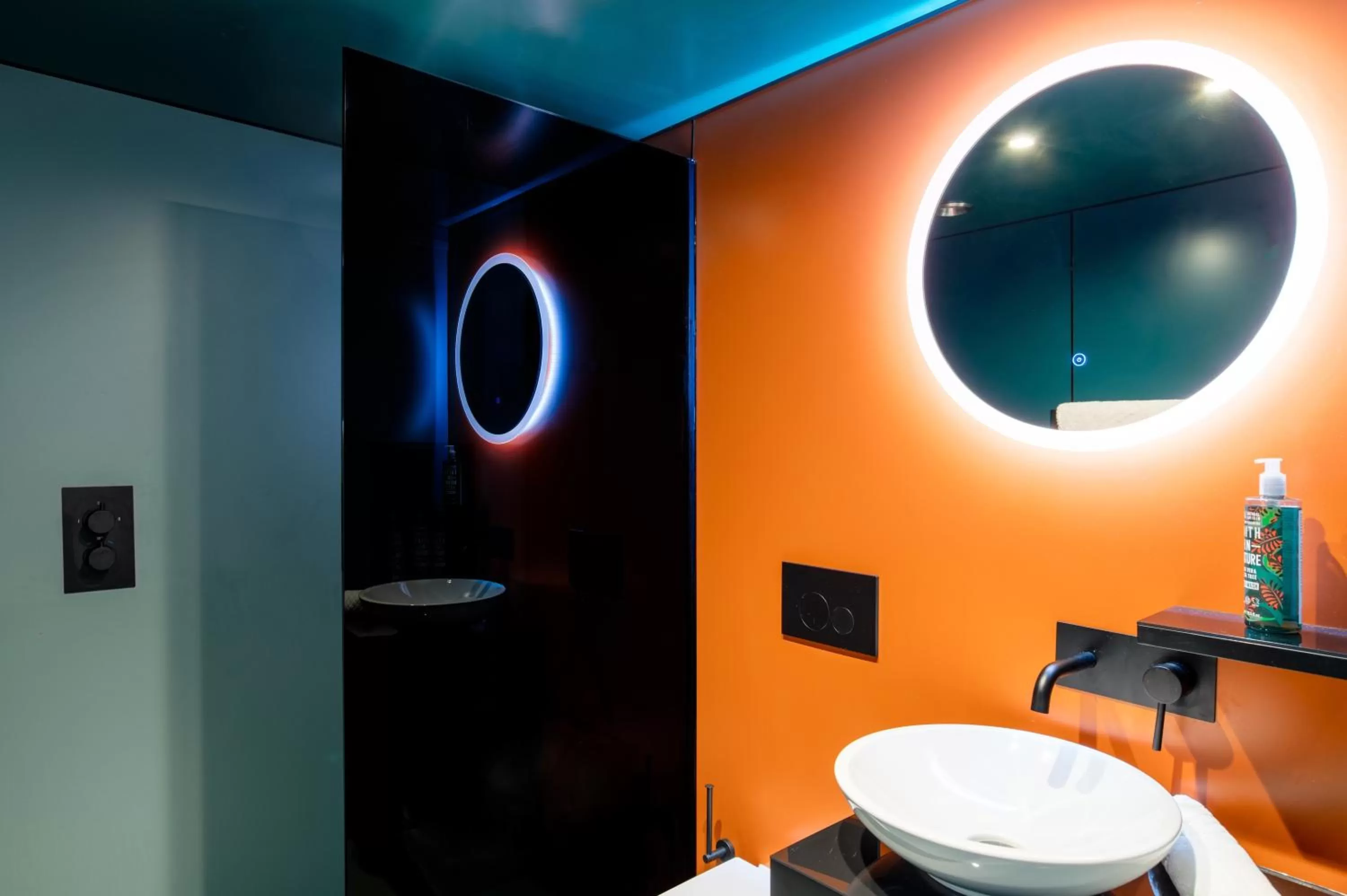 Toilet in YOTEL Manchester Deansgate