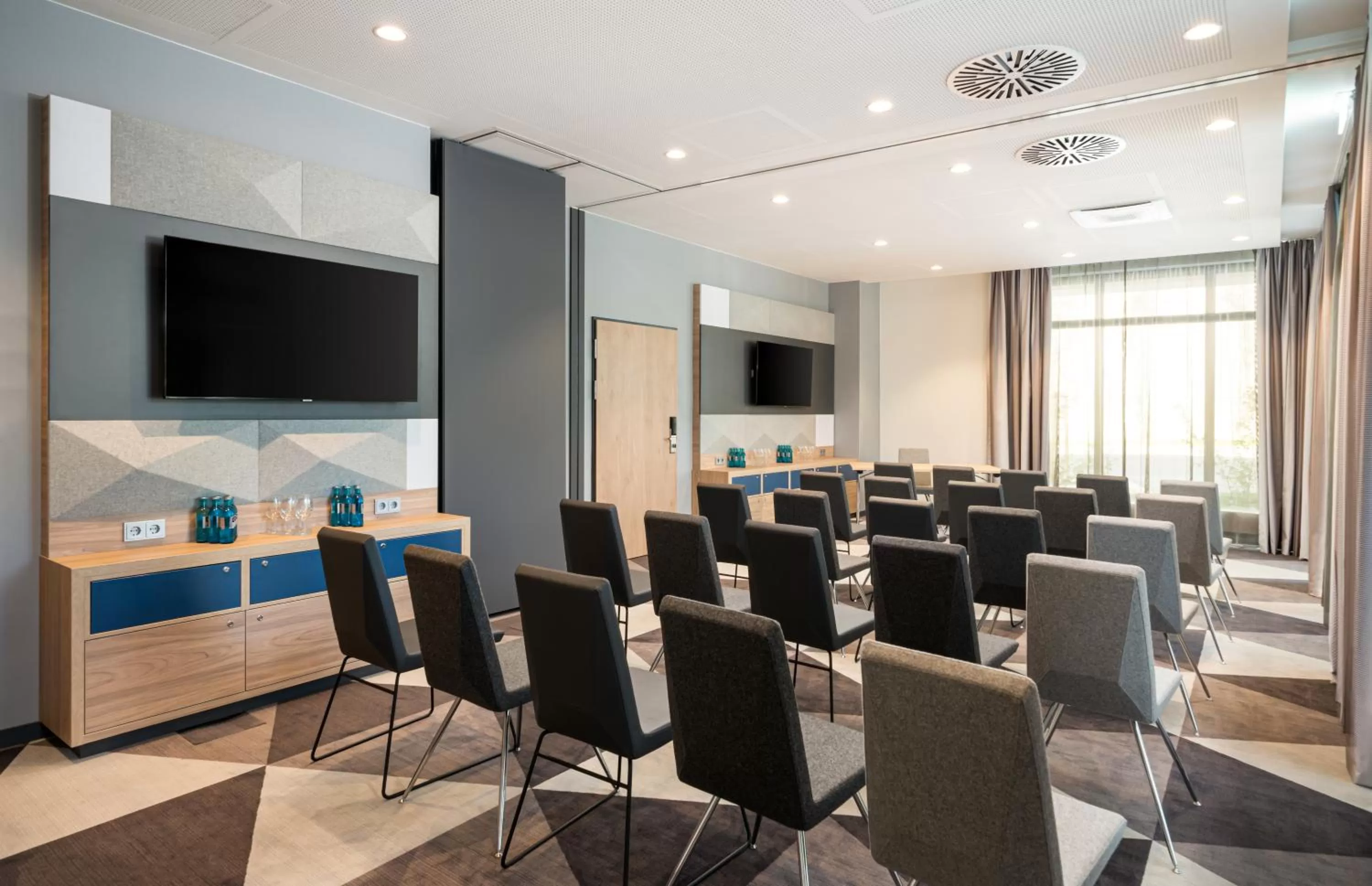 Meeting/conference room in Holiday Inn Express - Rosenheim by IHG