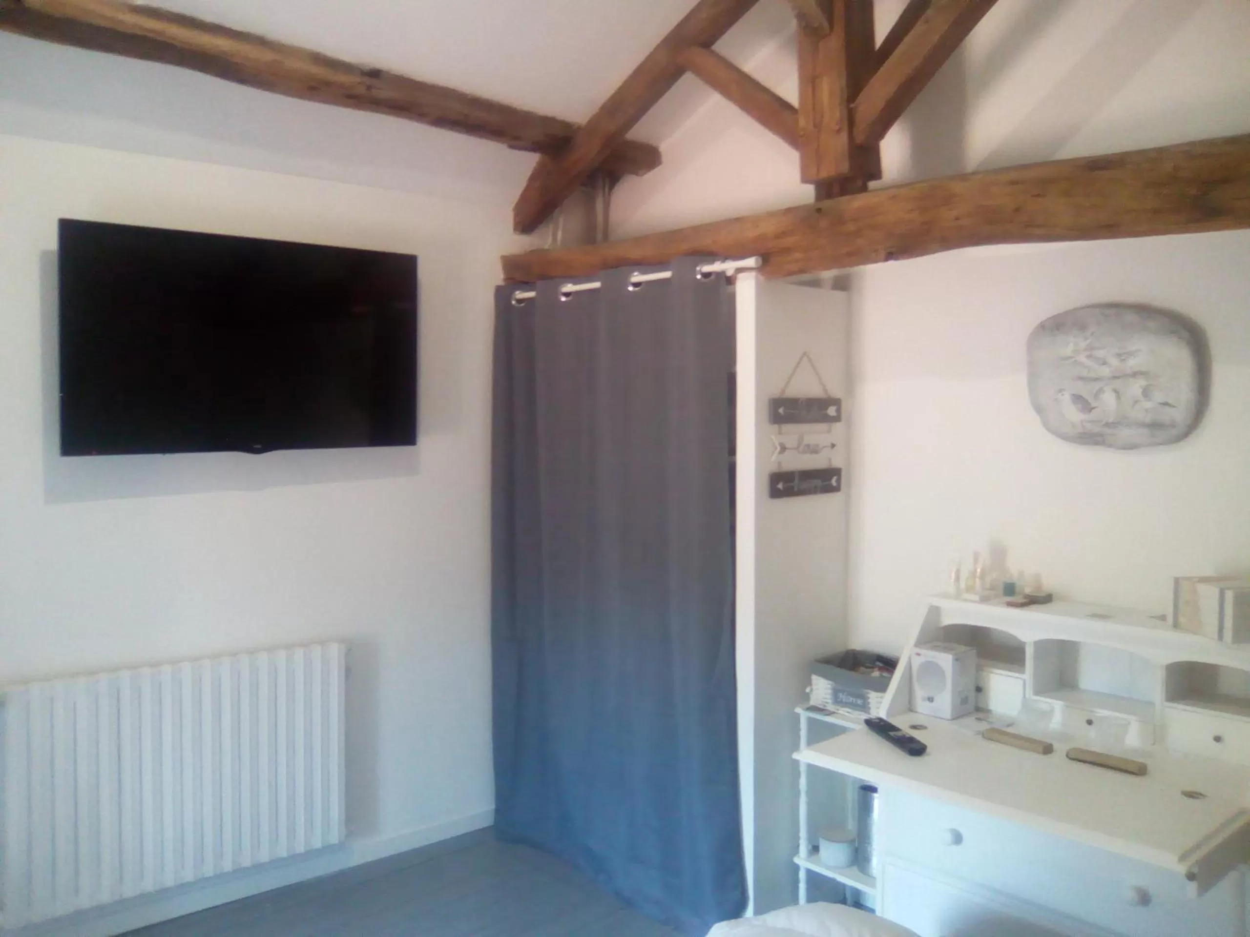 TV and multimedia in Mas des Vignes Piscine chauffée