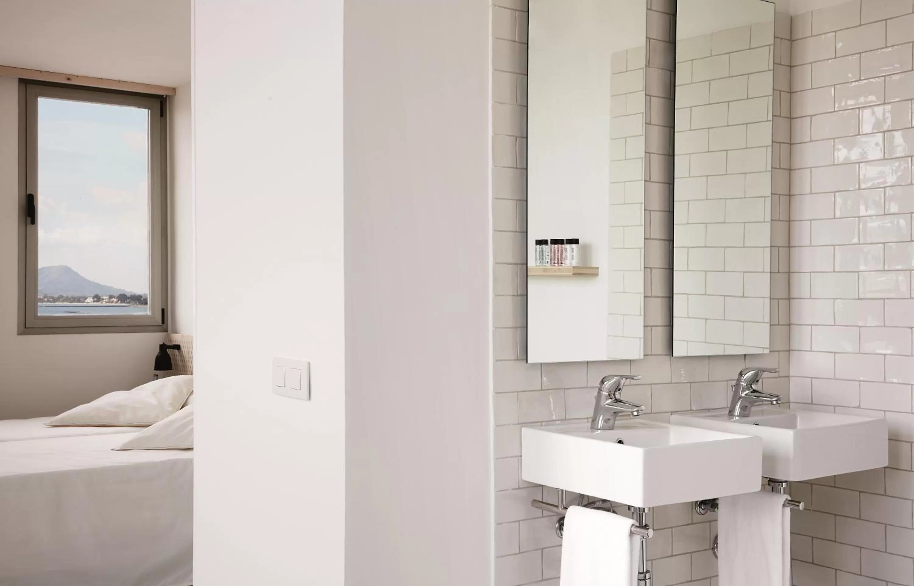 Bathroom, Bed in Hotel Eolo