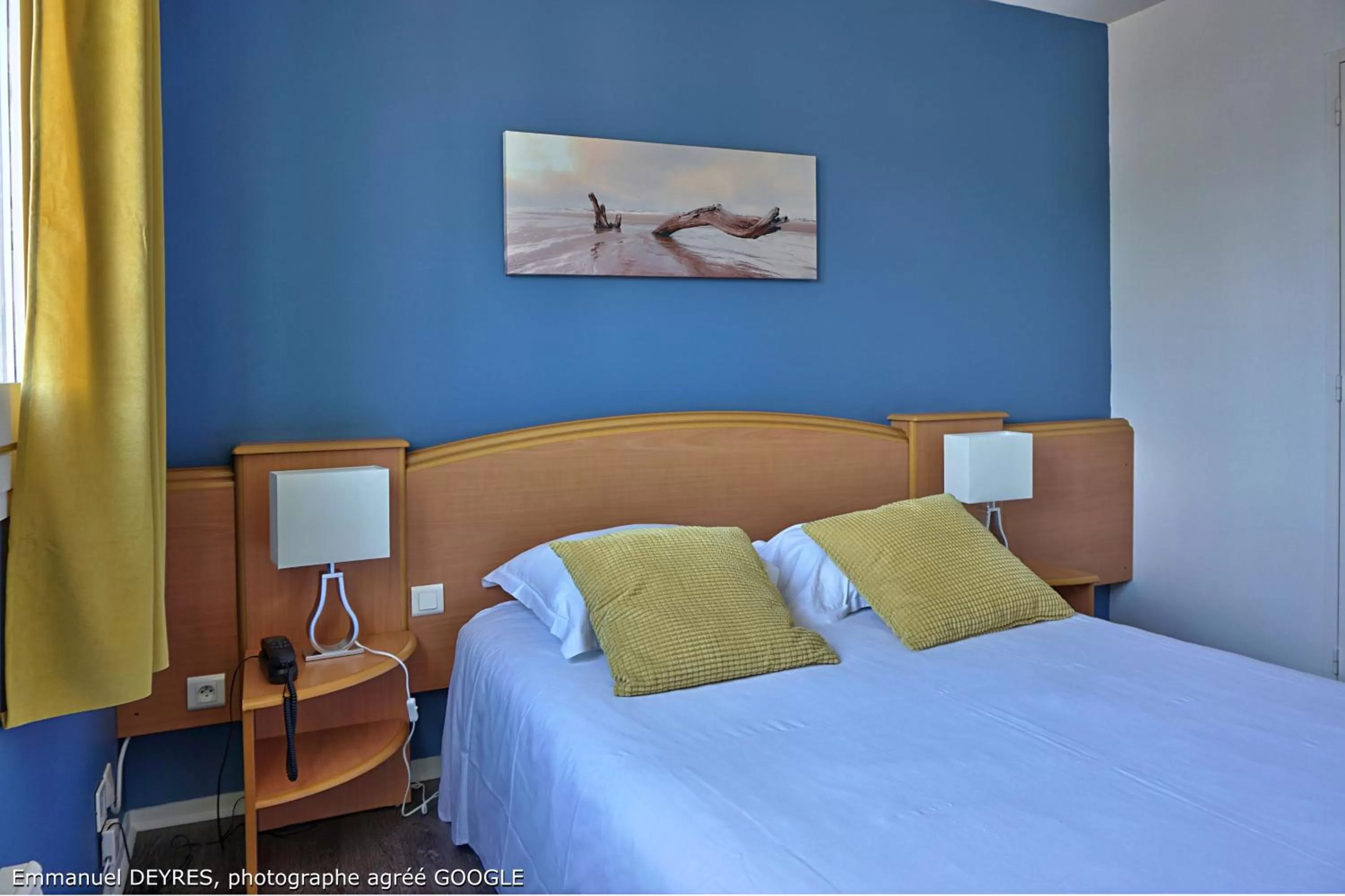 Bed in Hôtel de Bretagne