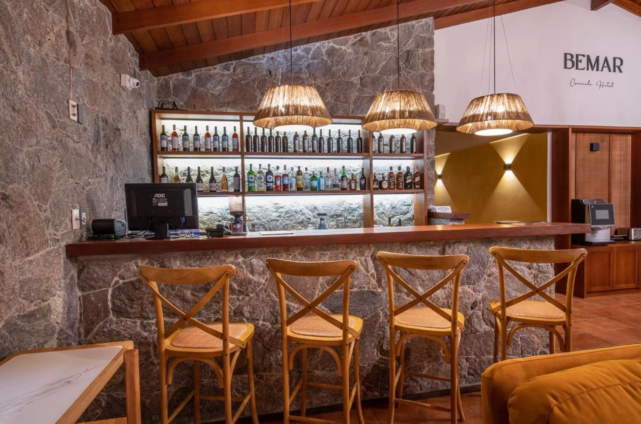 Restaurant/places to eat in Bemar Carmelo Hotel