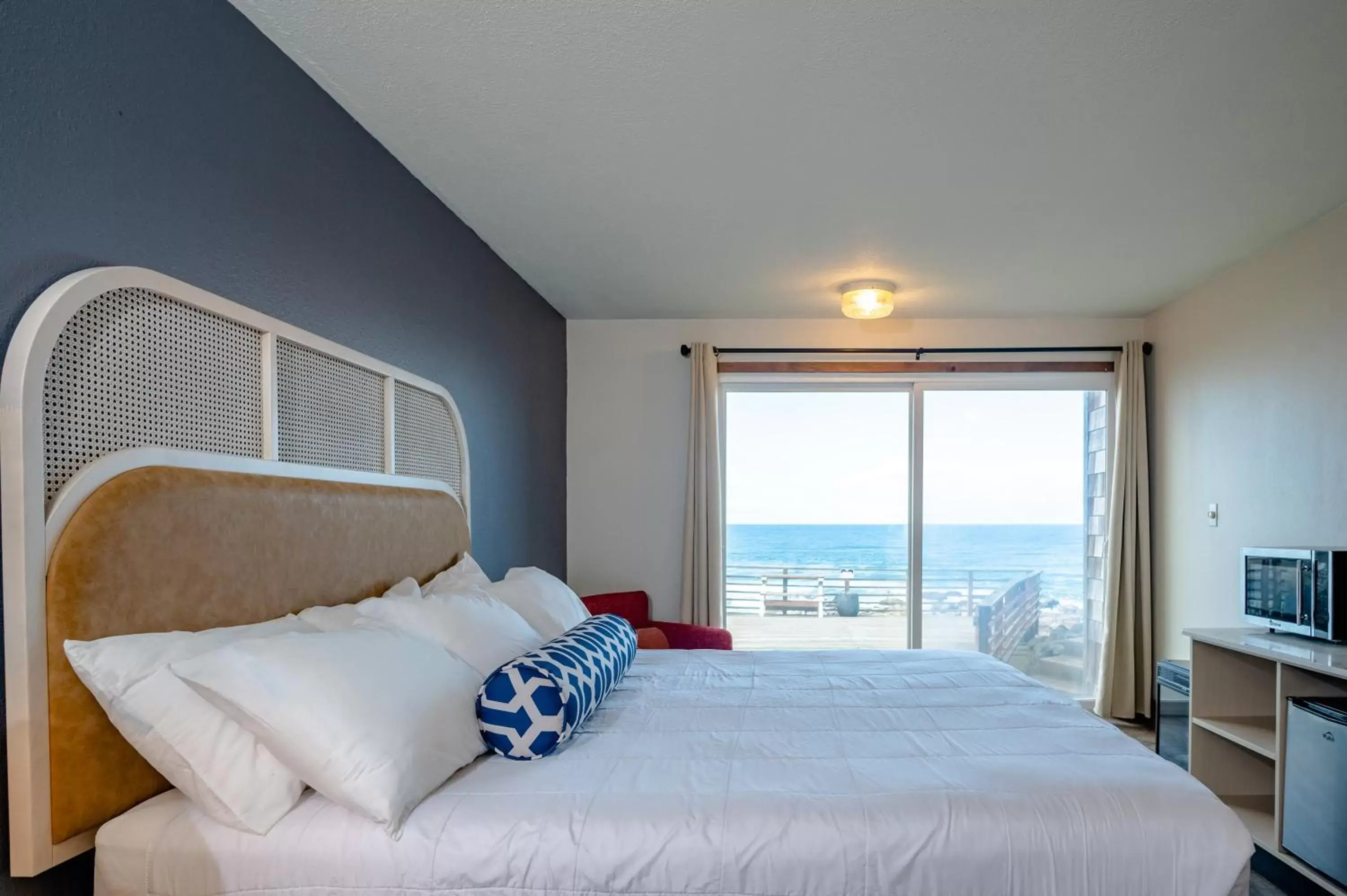 Standard Queen Room in Seagull Beachfront Inn Standard Queen Room in Seagull Beachfront Inn