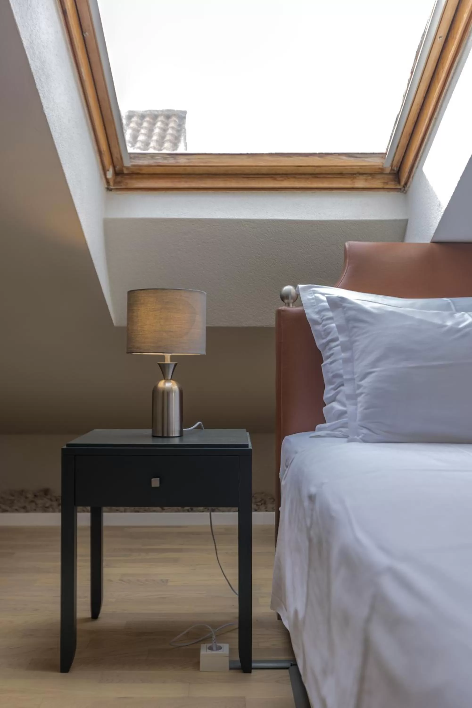 Bed in Leonis Restaurant & Rooms