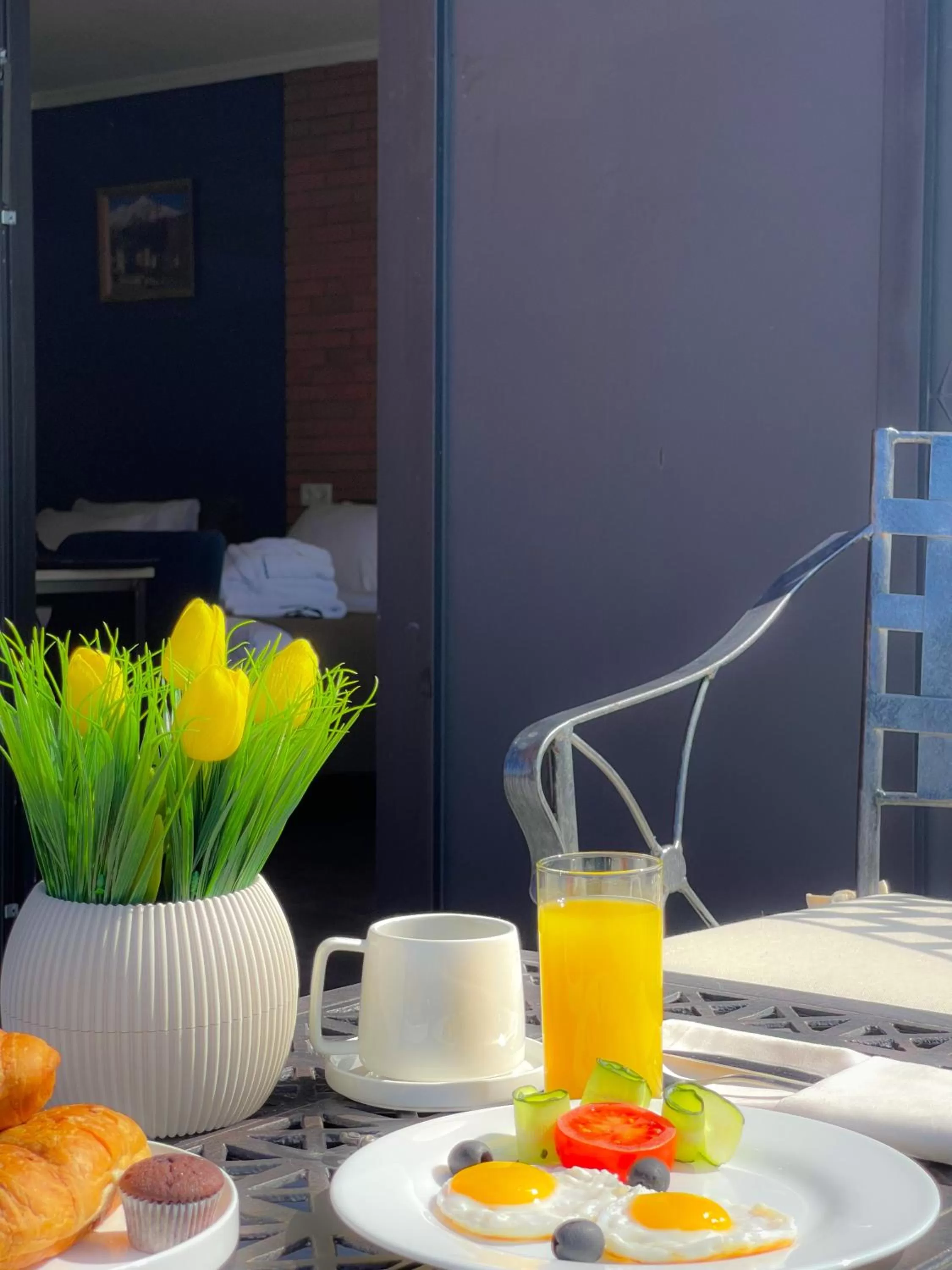 Breakfast in Bricks Hotel