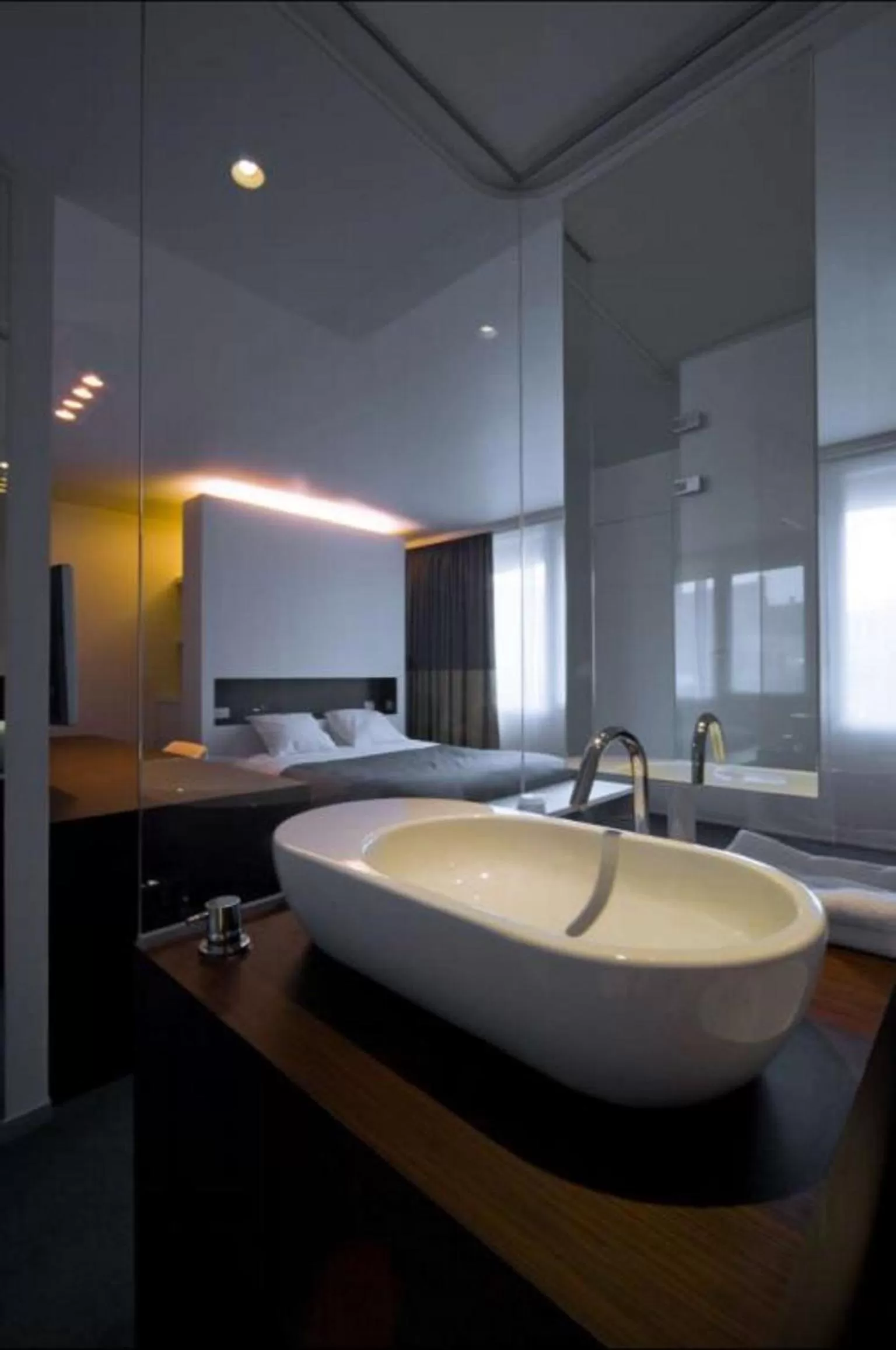 Bathroom, Bed in Parkhotel Roeselare