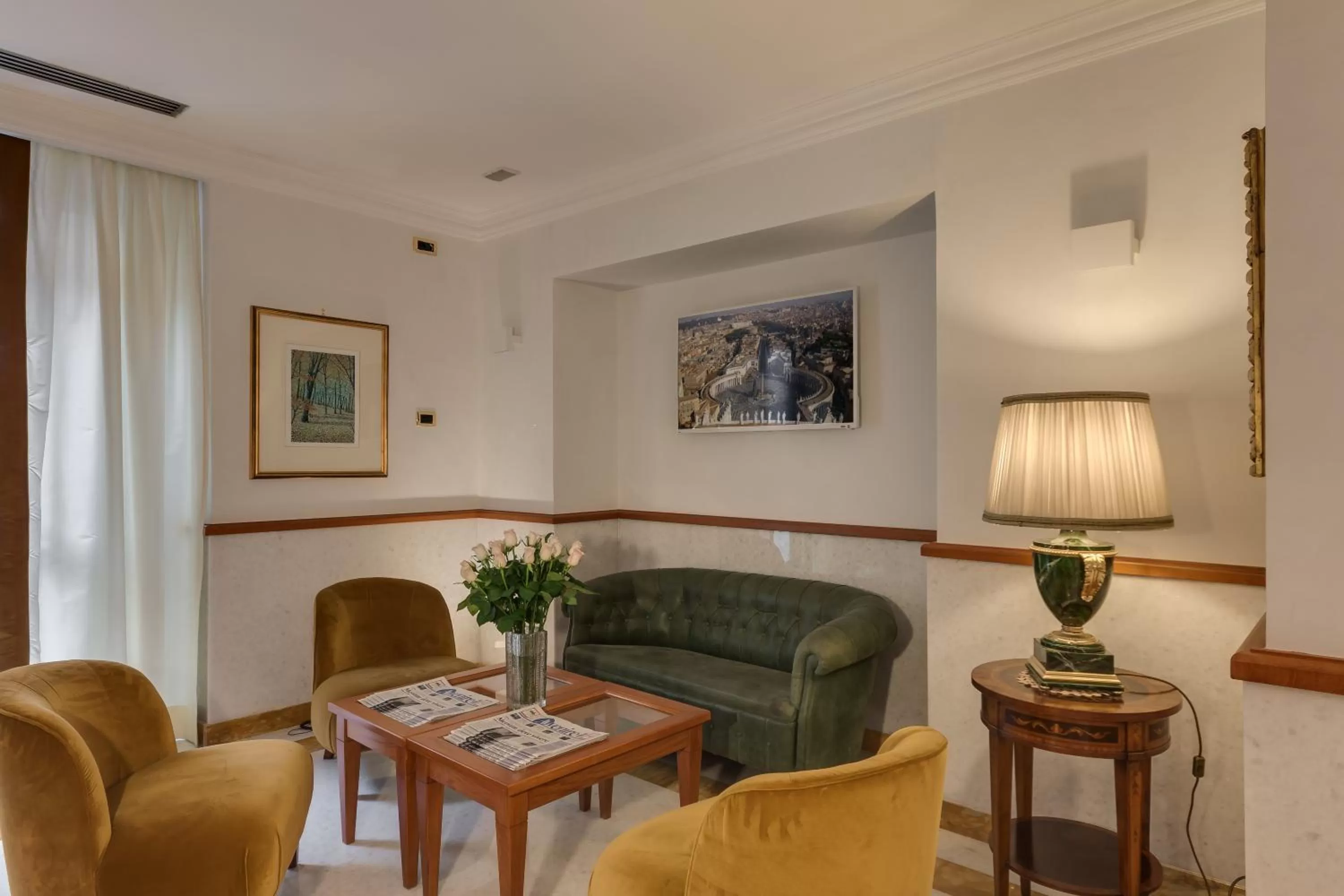 Lounge or bar in Hotel Borromeo