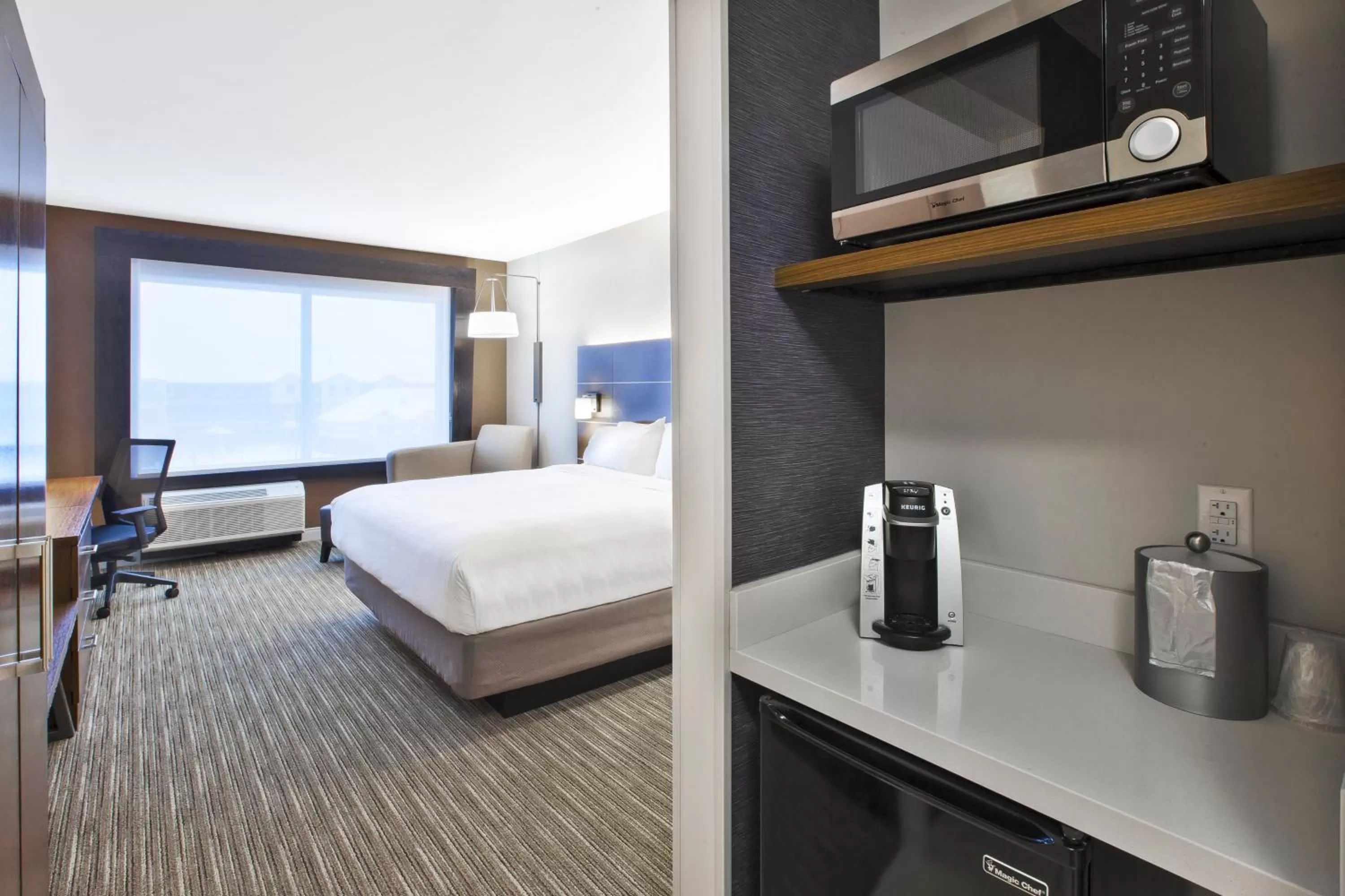Bedroom, Bed in Holiday Inn Express & Suites Okemos - University Area by IHG
