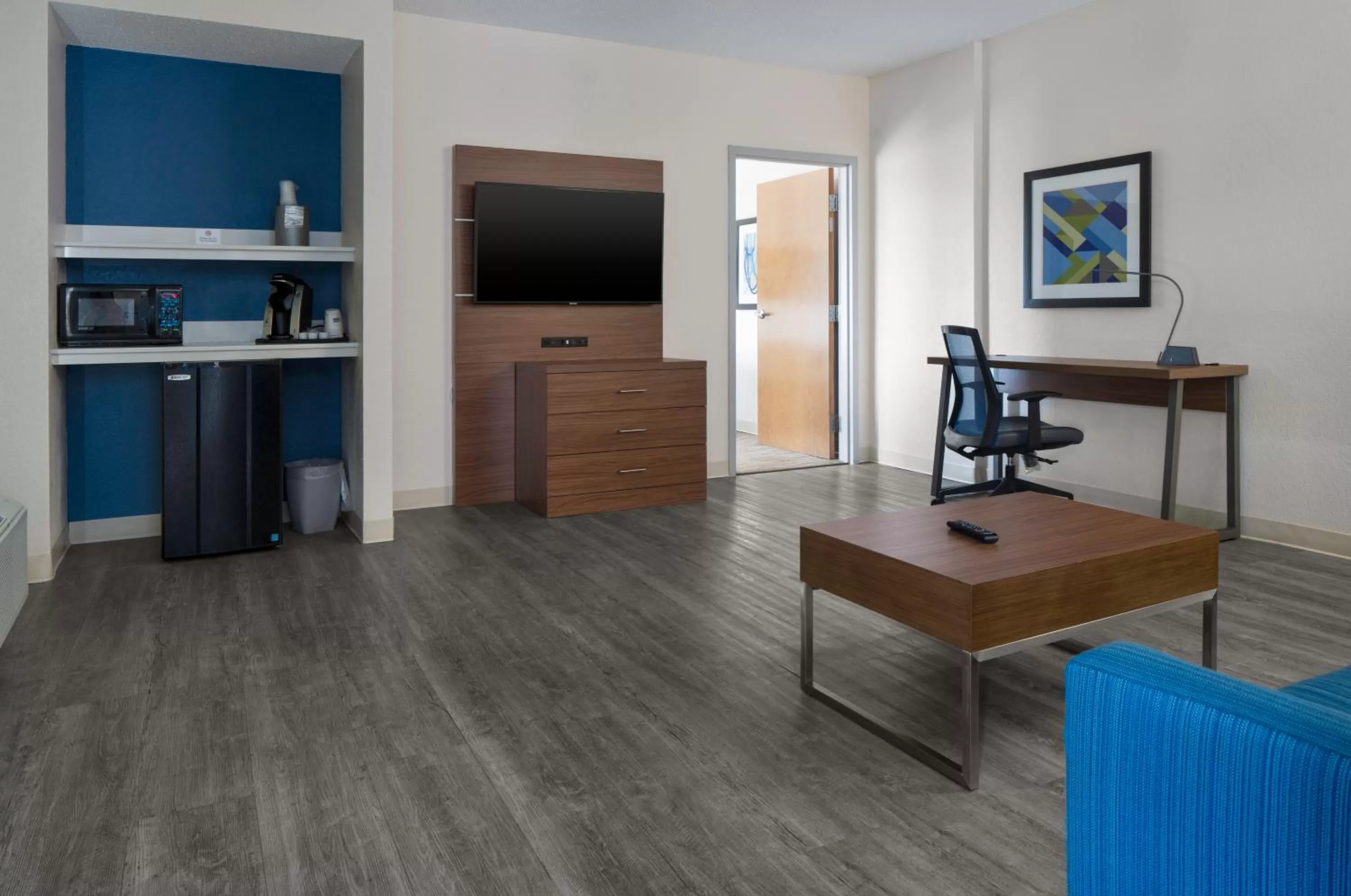 Living room in Holiday Inn Express North Myrtle Beach - Little River by IHG