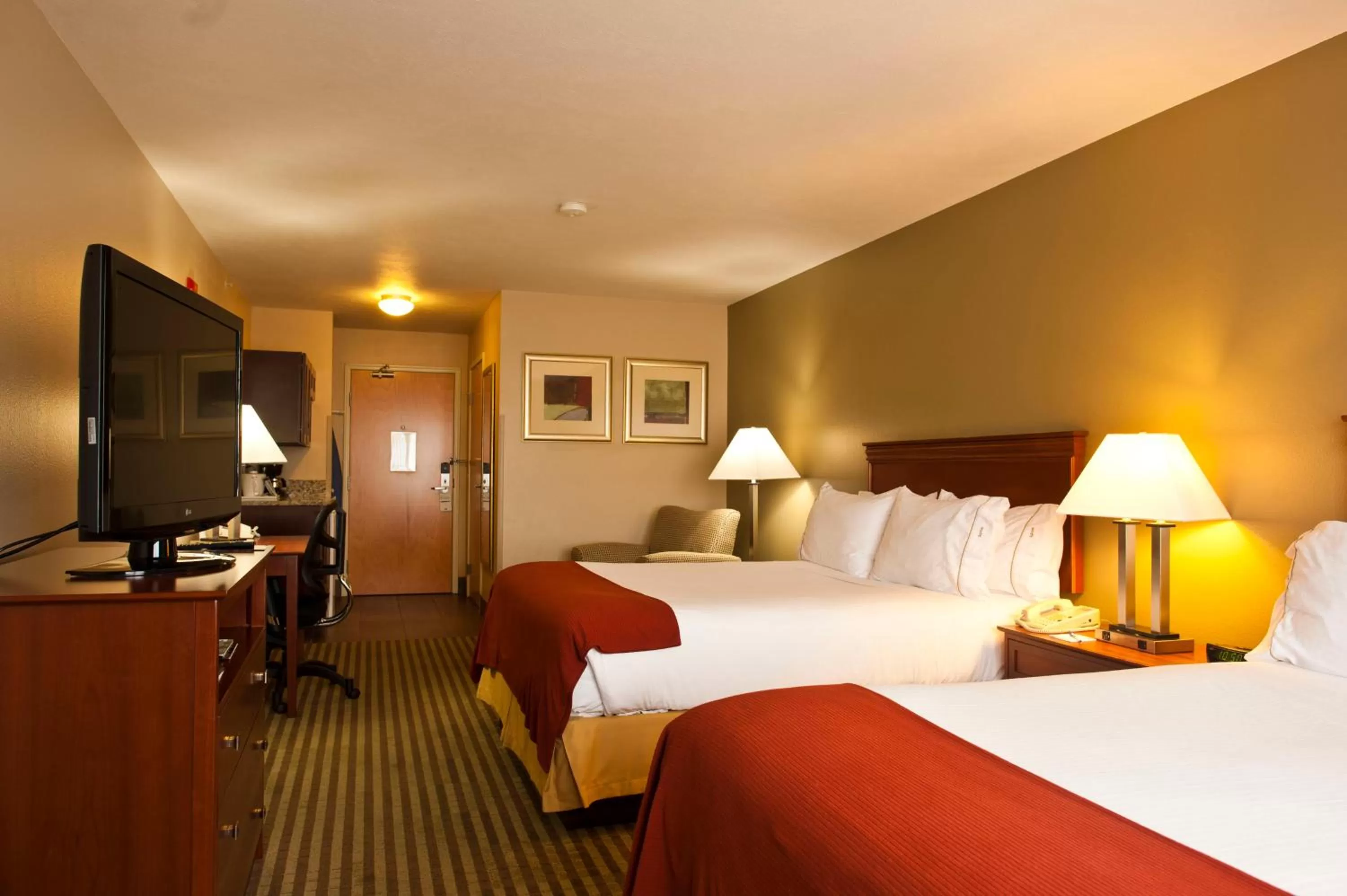 Photo of the whole room, Bed in Holiday Inn Express Walla Walla by IHG
