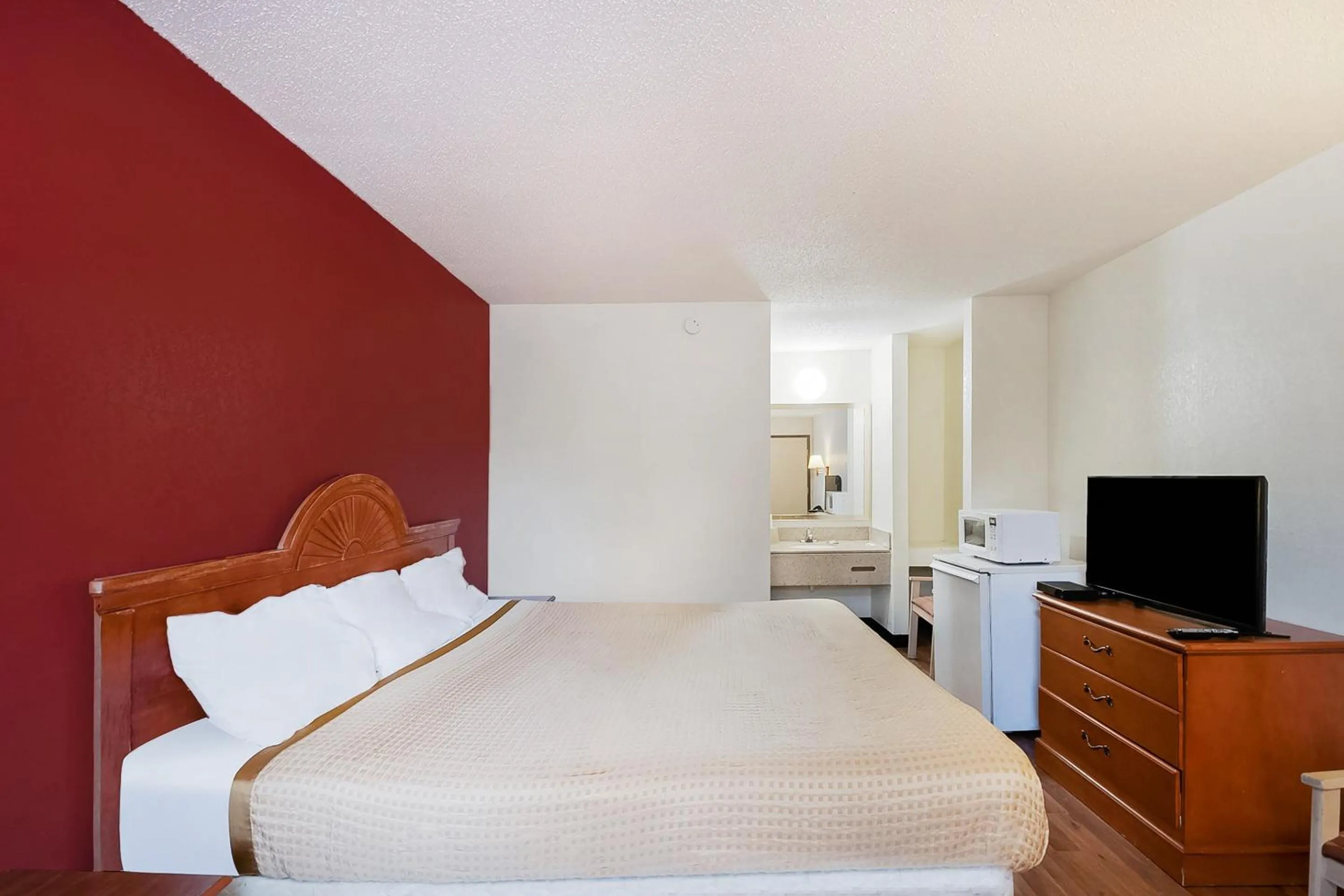 Bedroom in OYO Hotel Manning SC