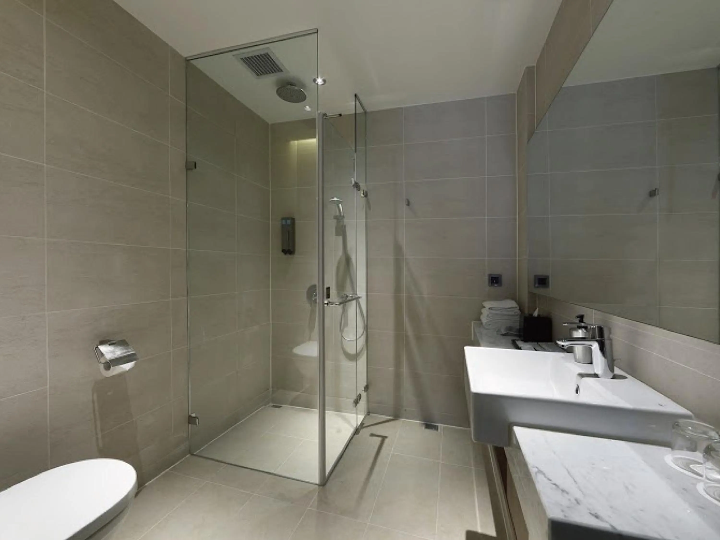 Shower in Just Sleep Hualien ZhongZheng